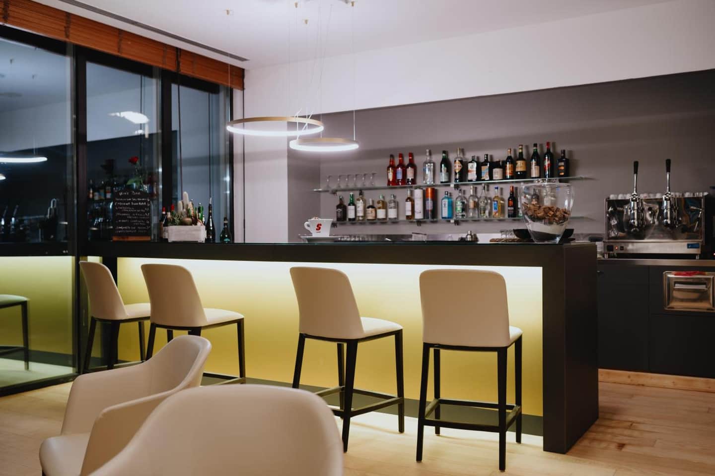 New Ipoint Hotel