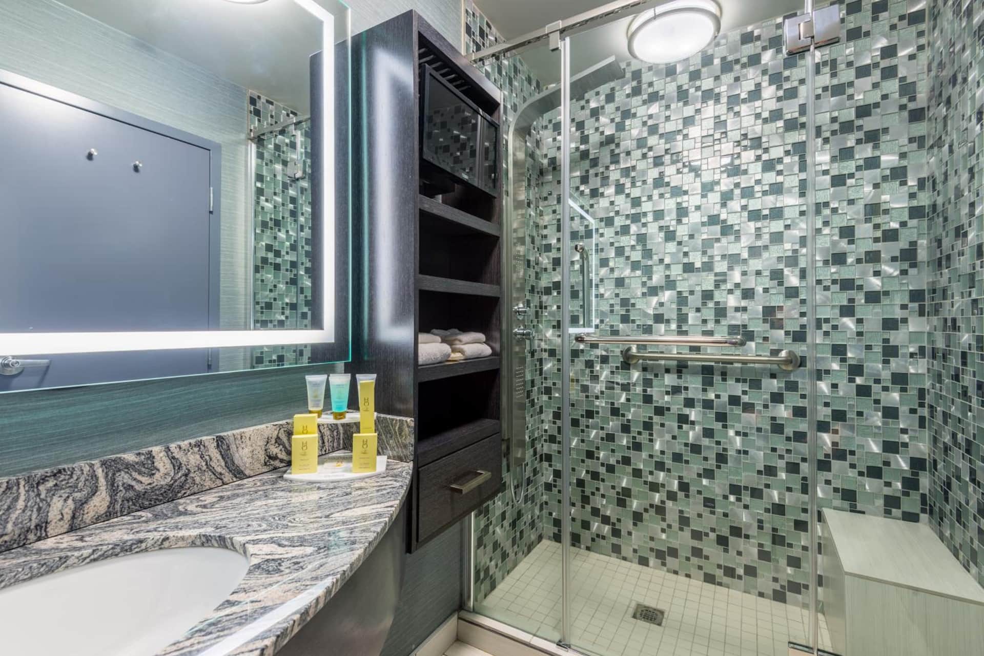 Applause Hotel Calgary Airport by CLIQUE