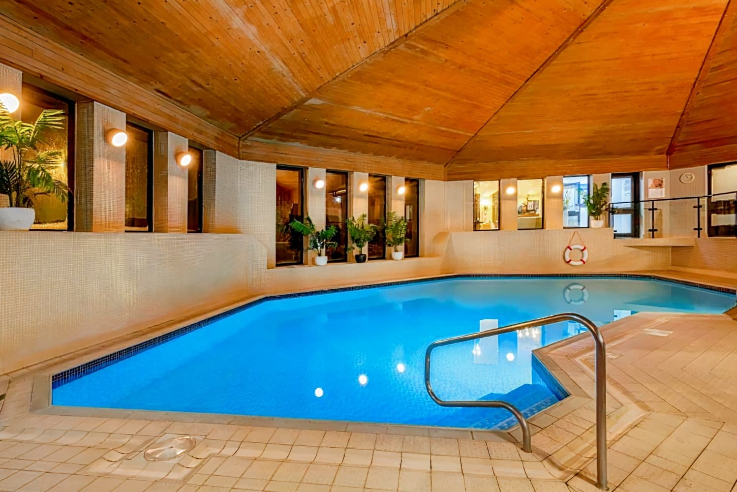 Bridgewood Manor Hotel