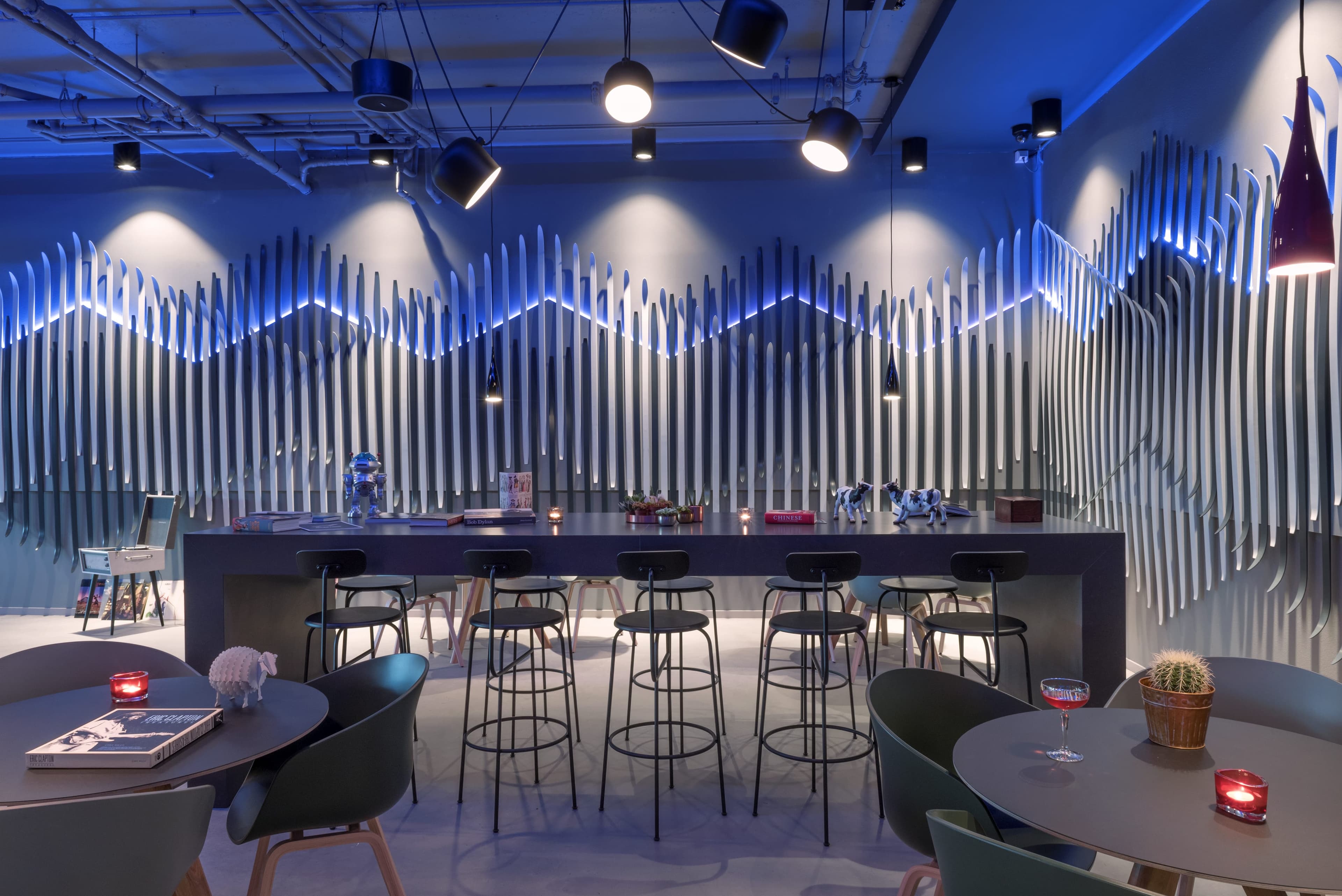 Moxy Edinburgh Airport (old)