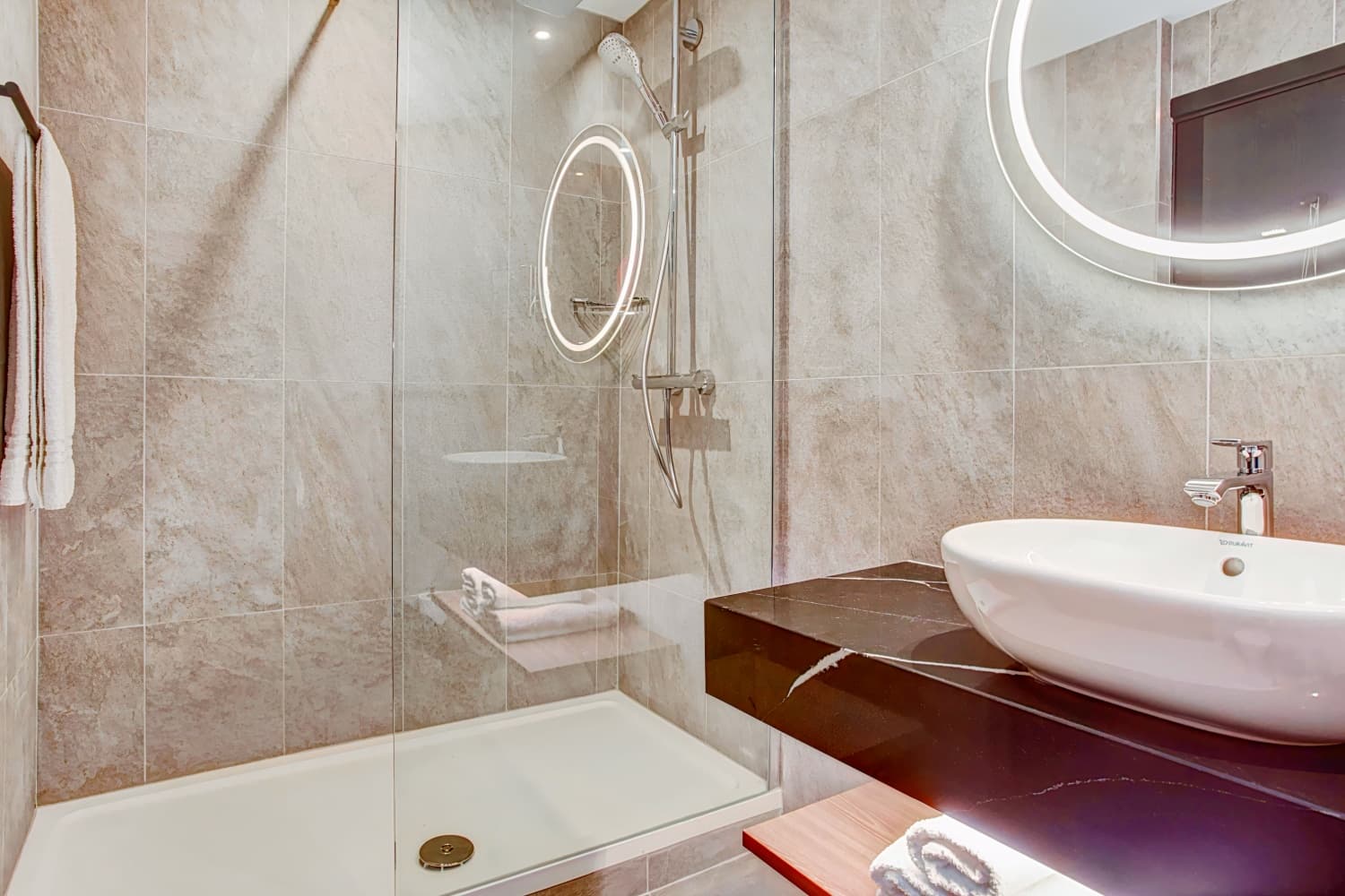 Radisson RED Heathrow