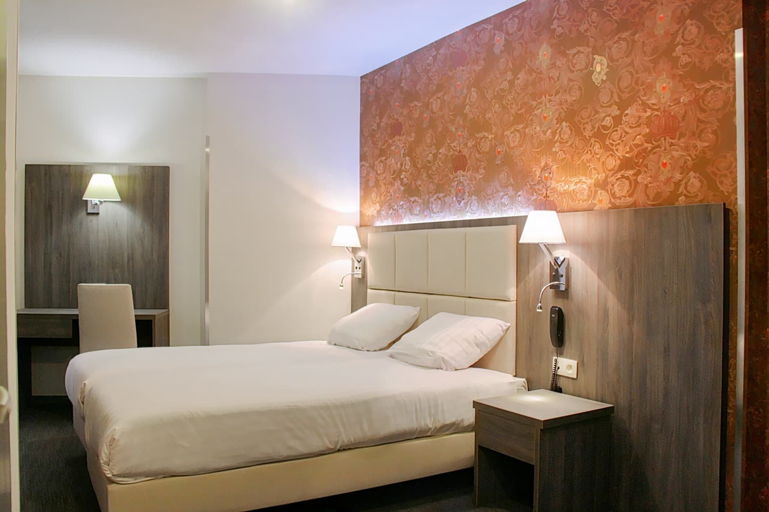 Dansaert Hotel