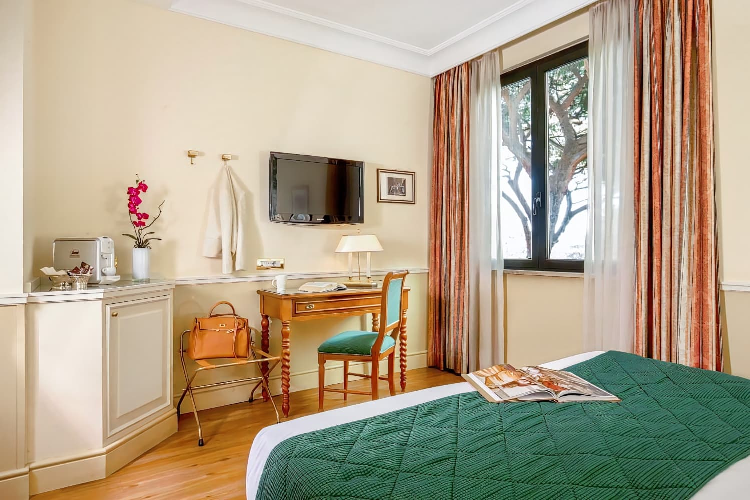 Hotel Donna Laura Palace