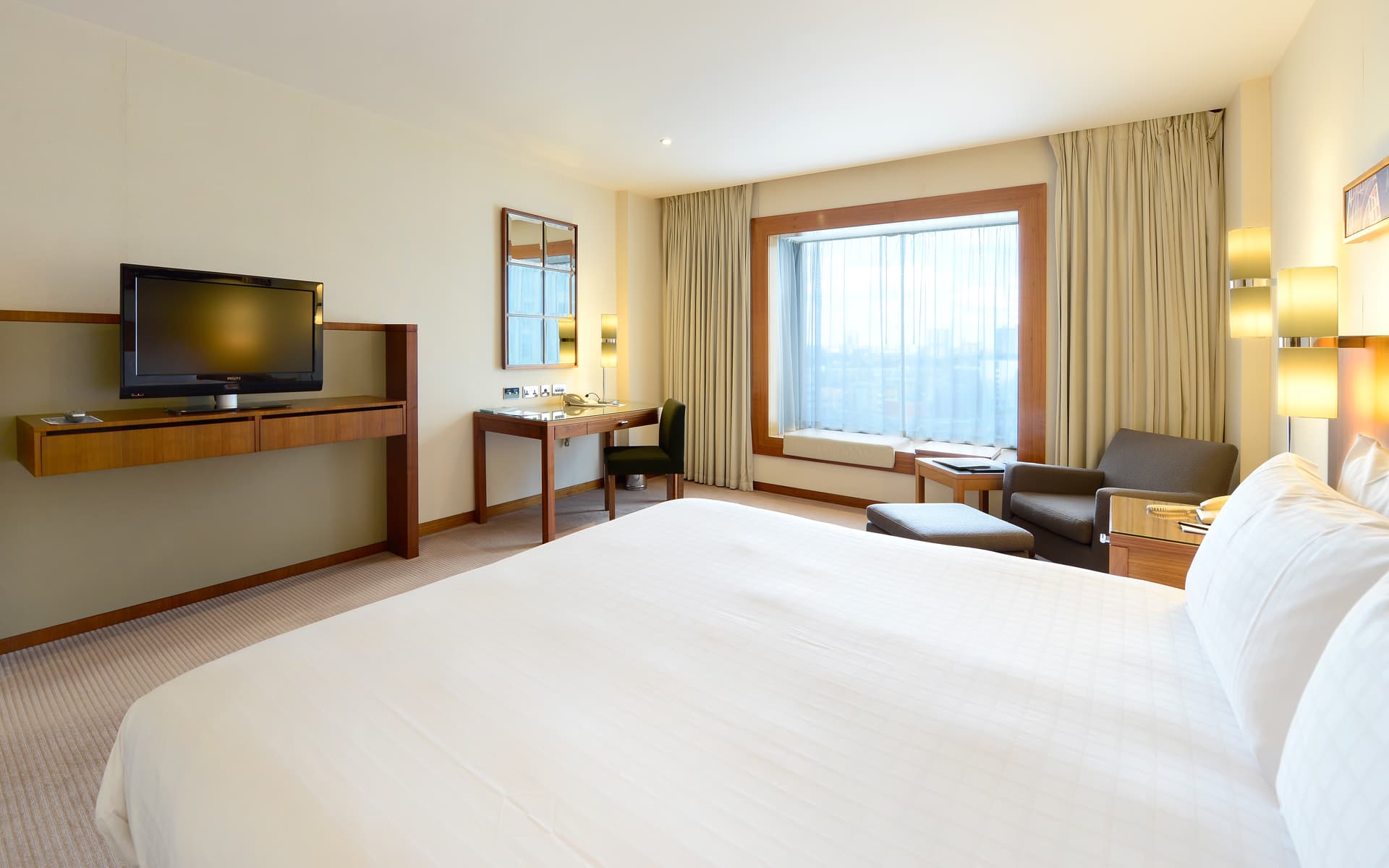 Canary Riverside Plaza Hotel