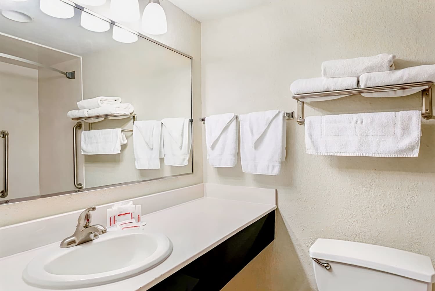 Ramada by Wyndham Luling