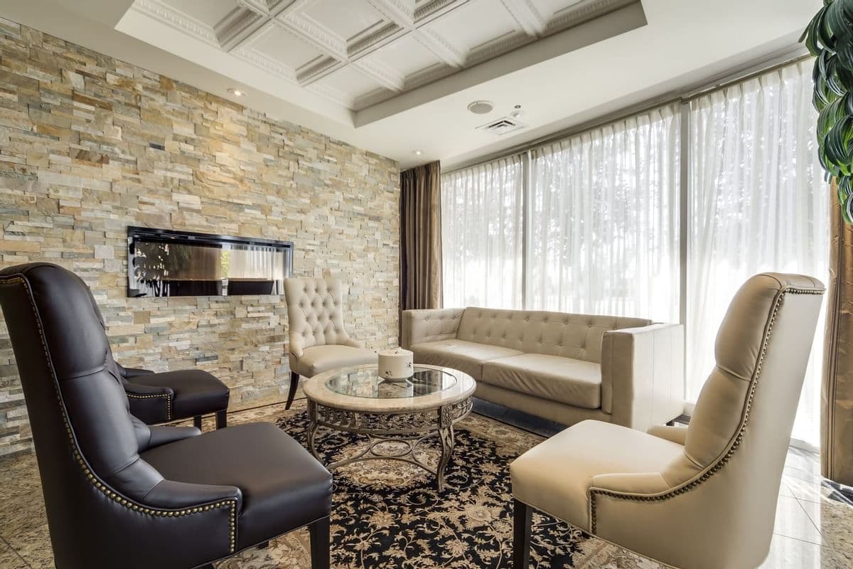 Monte Carlo Inn Airport Suites