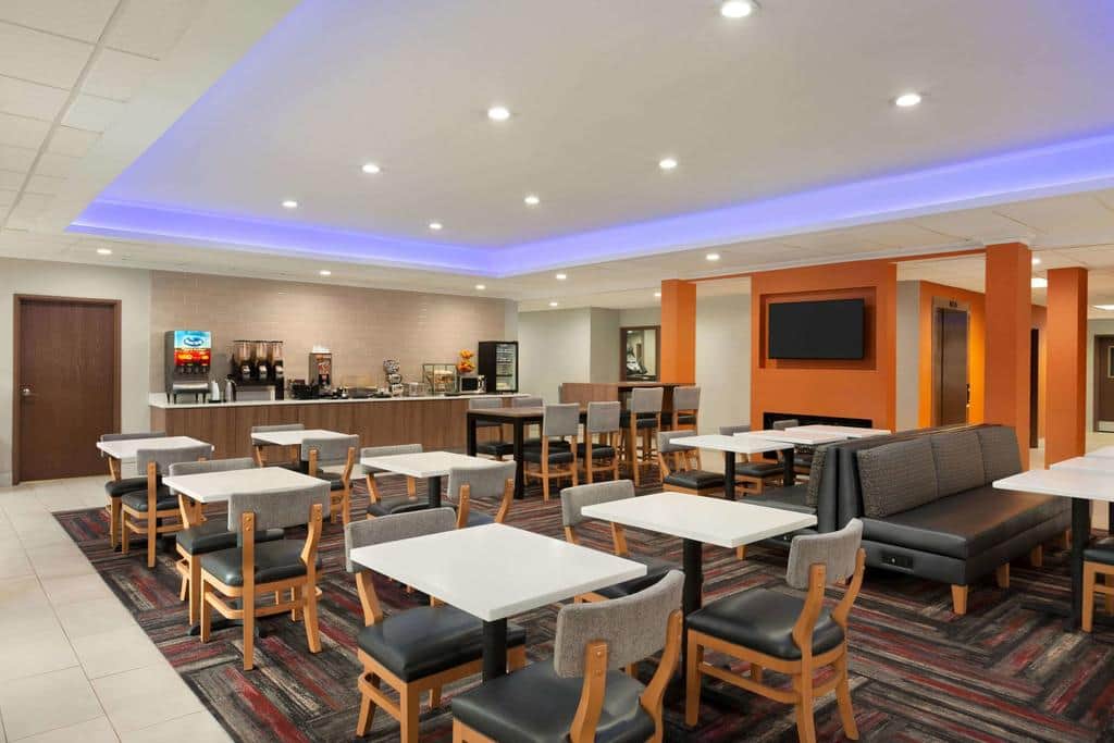La Quinta Inn & Suites by Wyndham Lackawanna