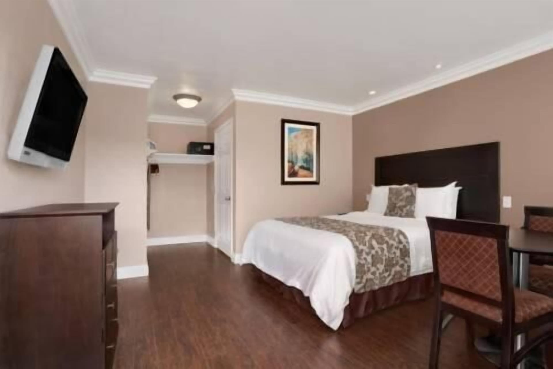 Lotus of Lompoc - A Great Hospitality Inn