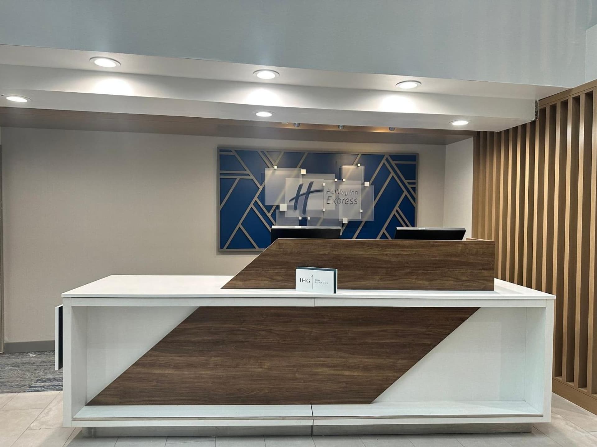 Holiday Inn Express & Suites West Chester by IHG