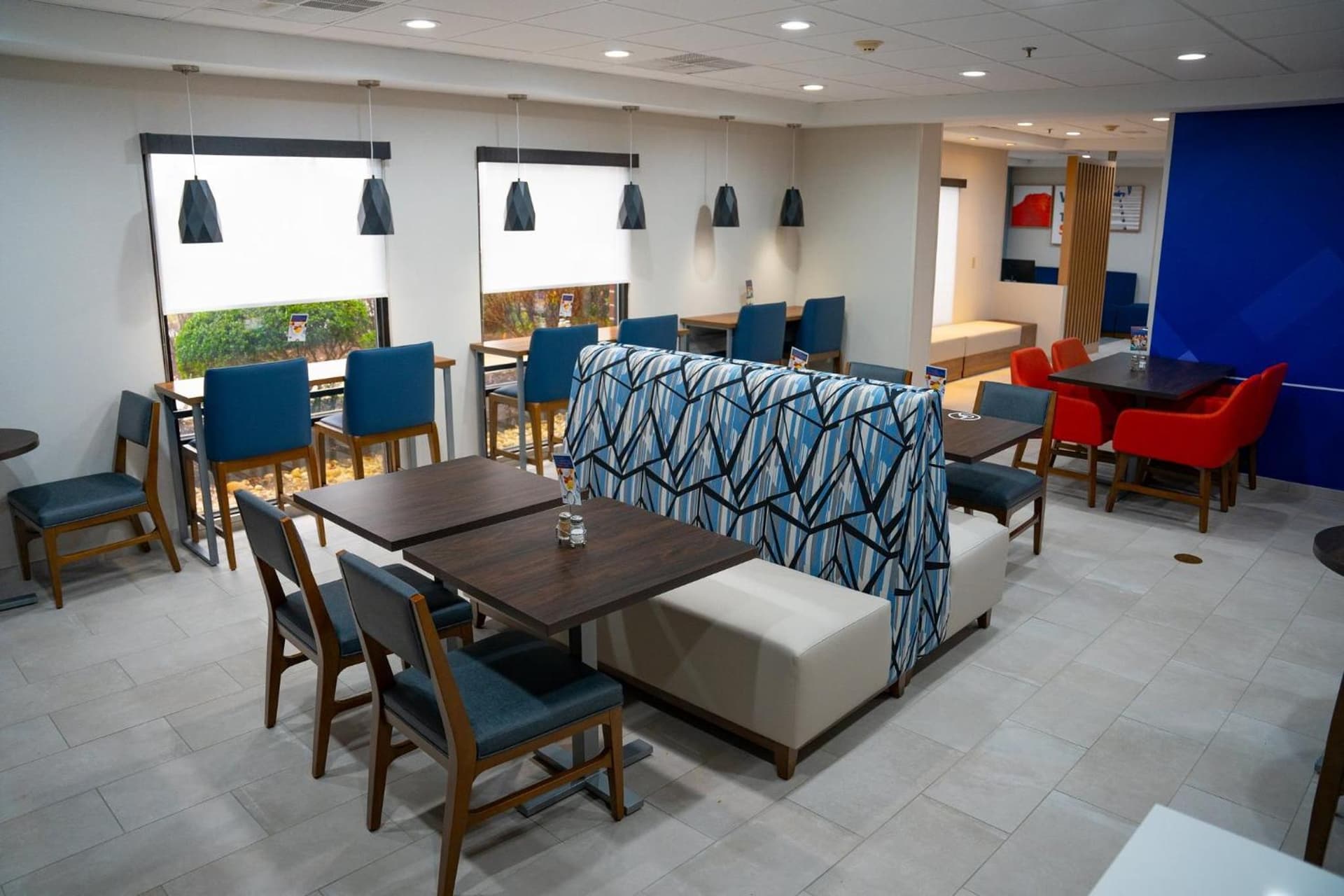 Holiday Inn Express & Suites West Chester by IHG