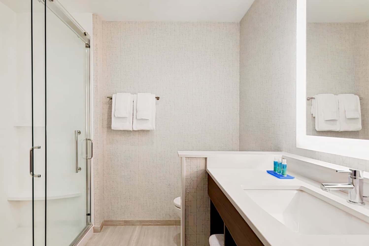 Holiday Inn Express and Suites Cincinnati Redbank