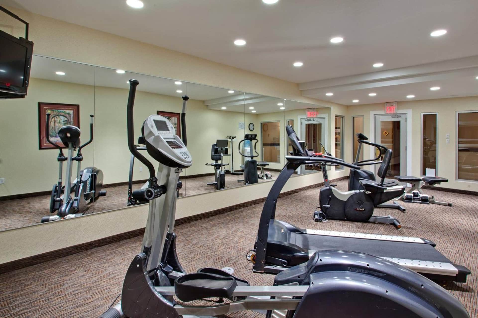 Holiday Inn Express & Suites, Calgary South McLeod Trail