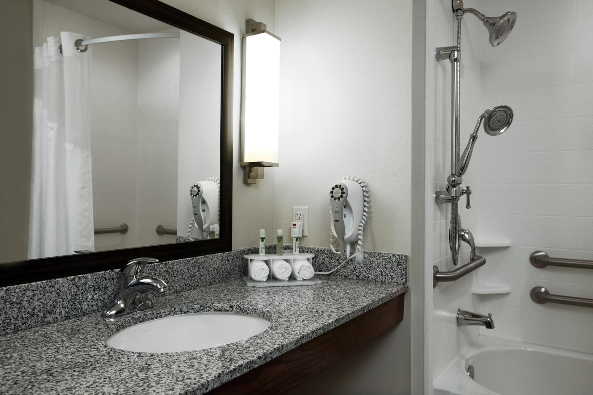 Holiday Inn Express & Suites Omaha South Ralston Arena