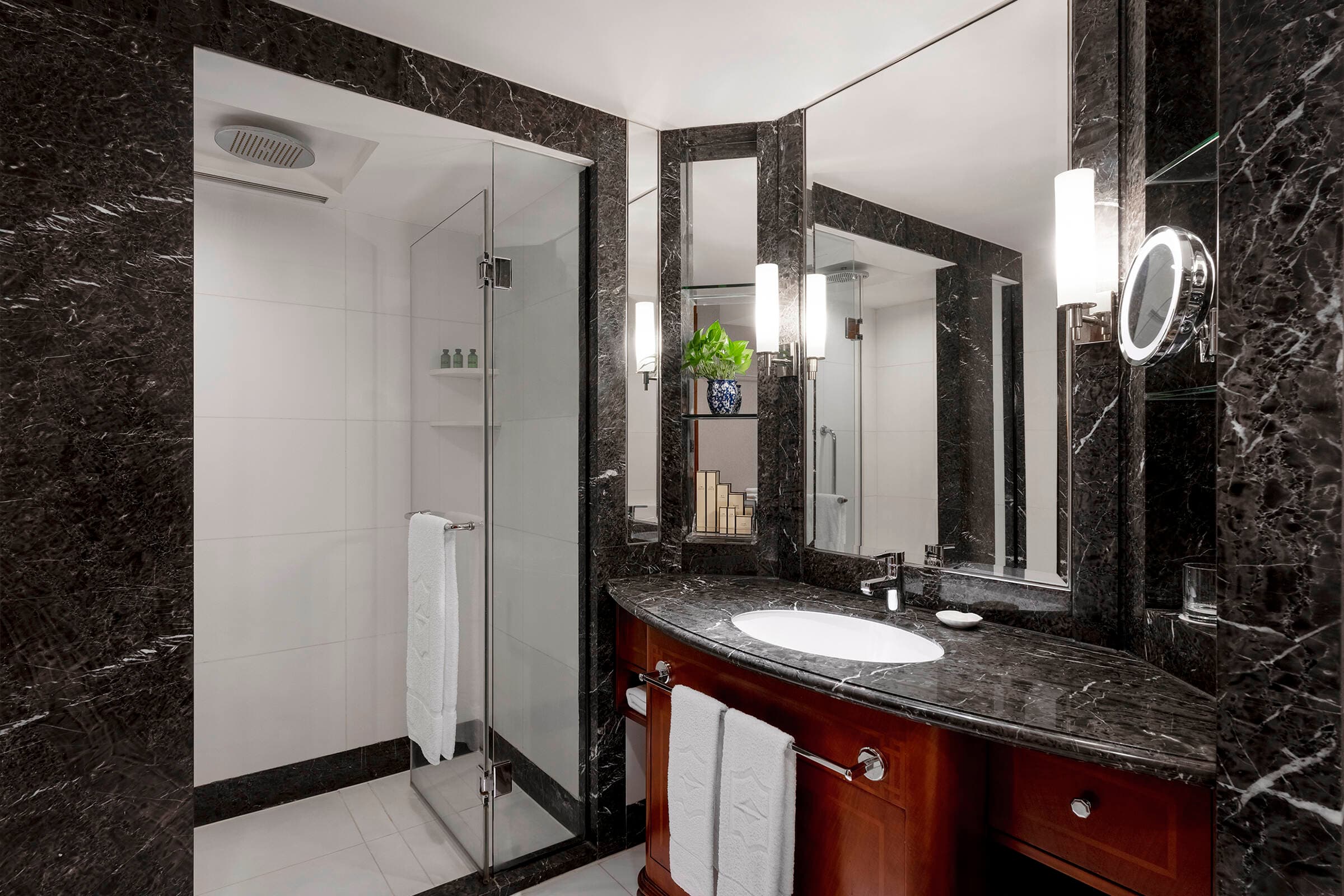 Kowloon Shangri-La, Hong Kong