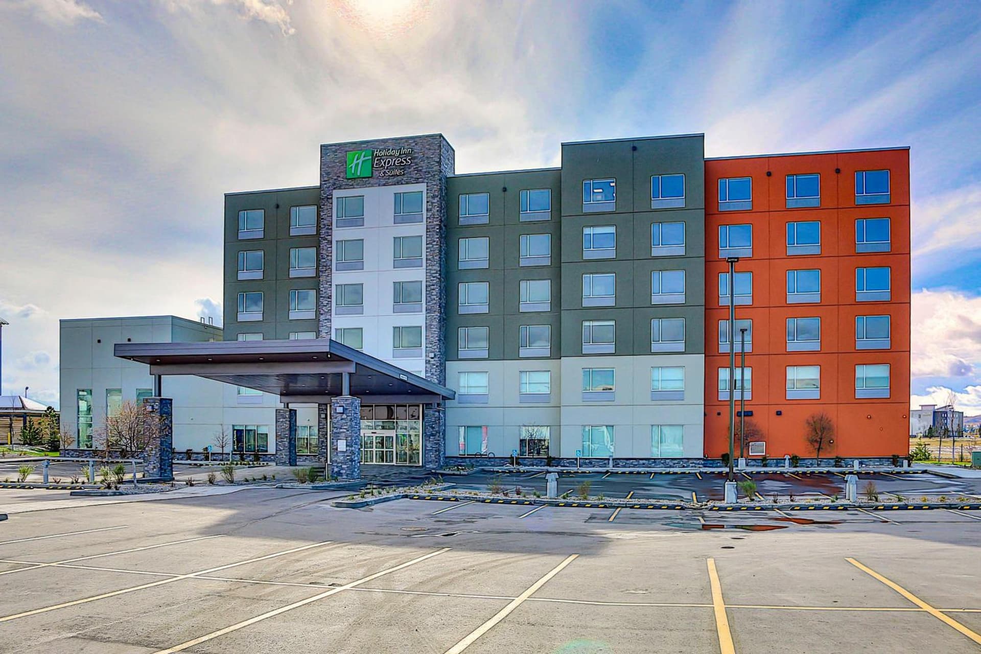 Holiday Inn Express & Suites Calgary Airport Trail NE