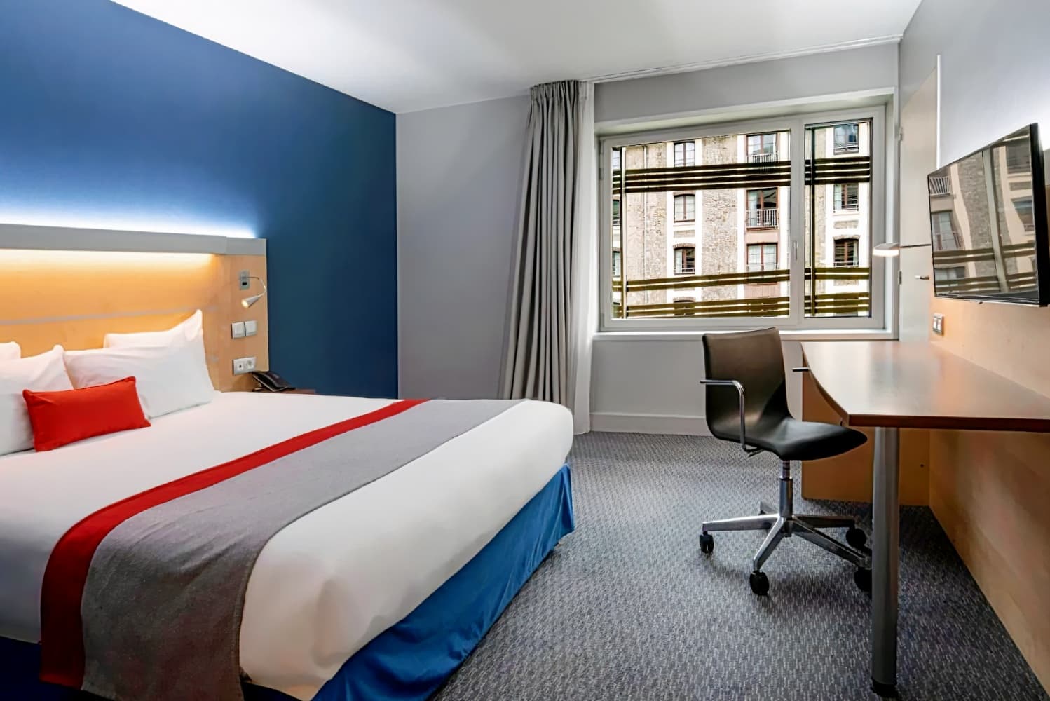 Holiday Inn Express Paris - Canal de la Villette, an IHG Hotel