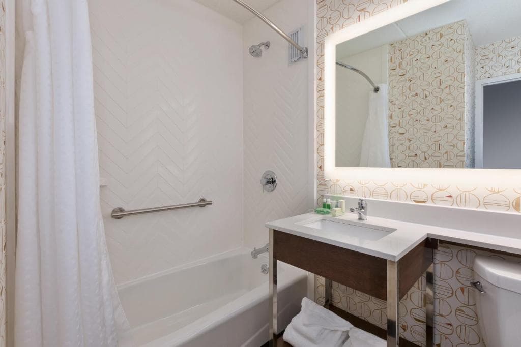 Holiday Inn Westbury – Long Island