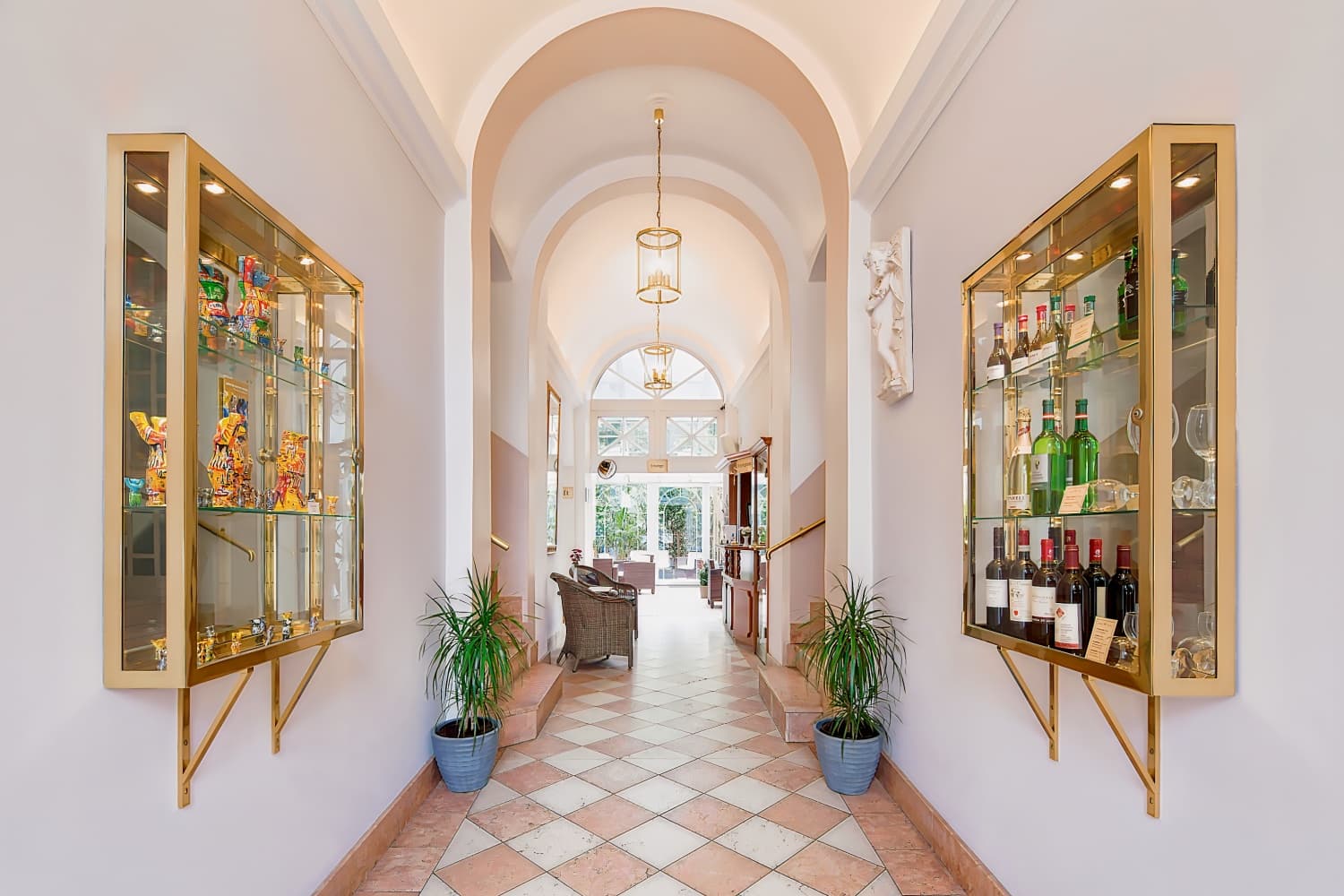 Gold Hotel