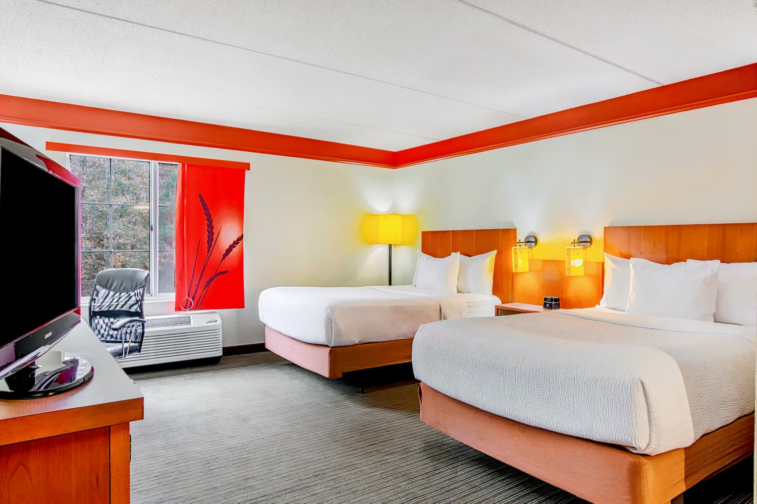 La Quinta Inn & Suites by Wyndham Raleigh Crabtree