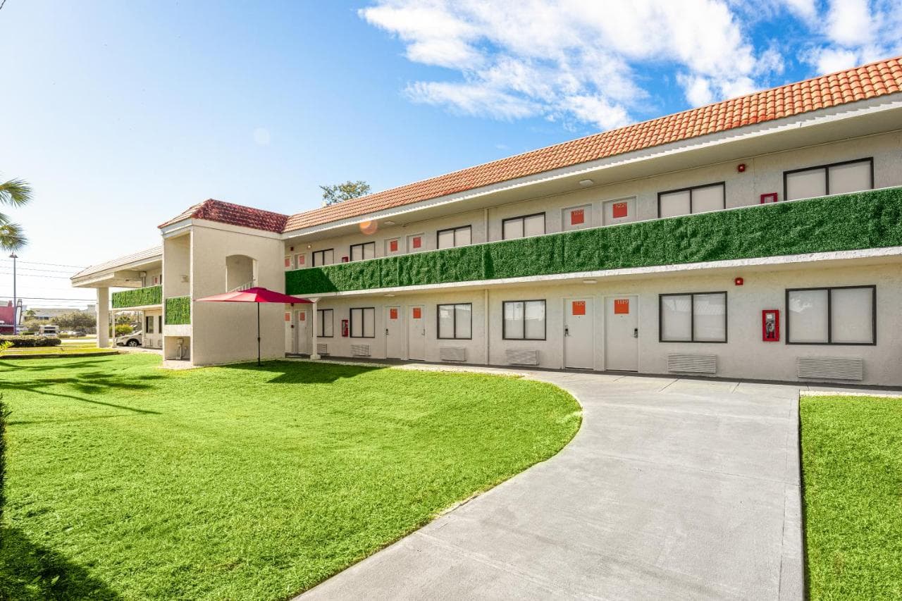 Travelodge by Wyndham Orlando Lake Buena Vista South