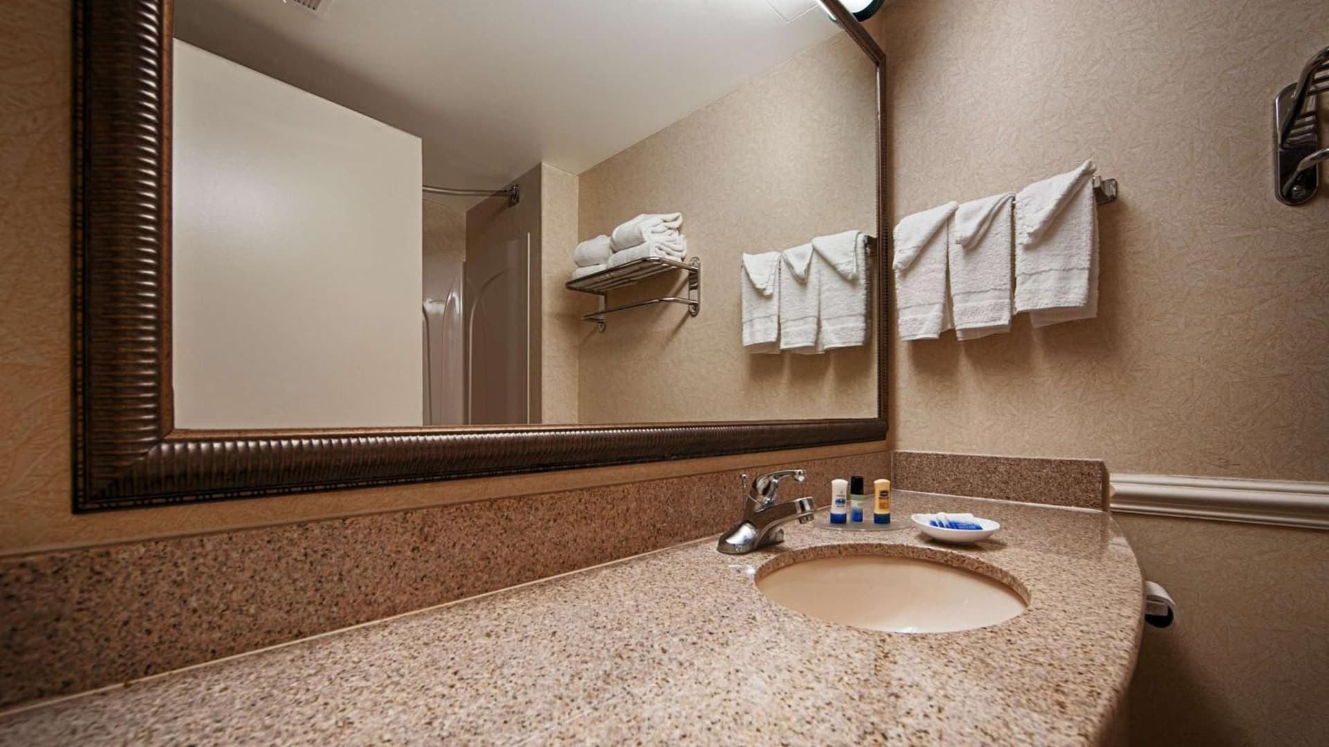 Riverview Inn and Suites Rahway