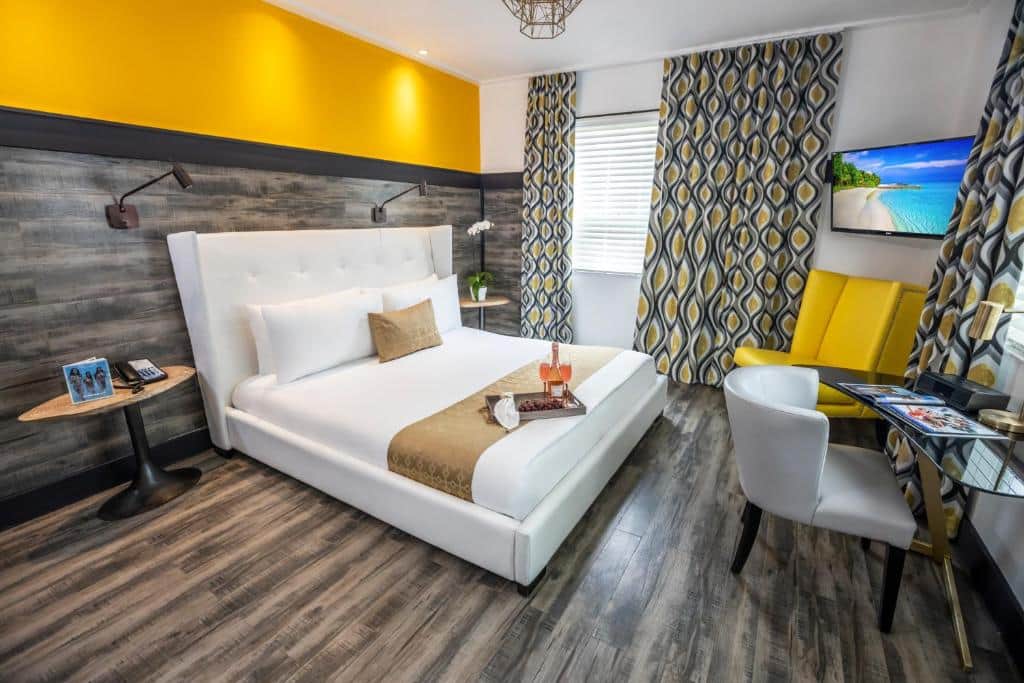 Catalina Hotel & Beach Club