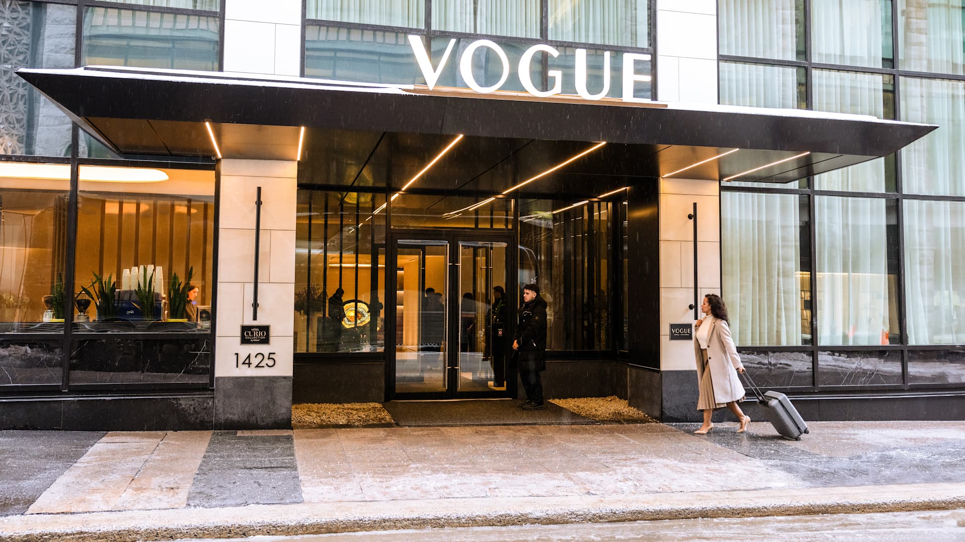 Vogue Hotel Montreal Downtown, Curio Collection by Hilton