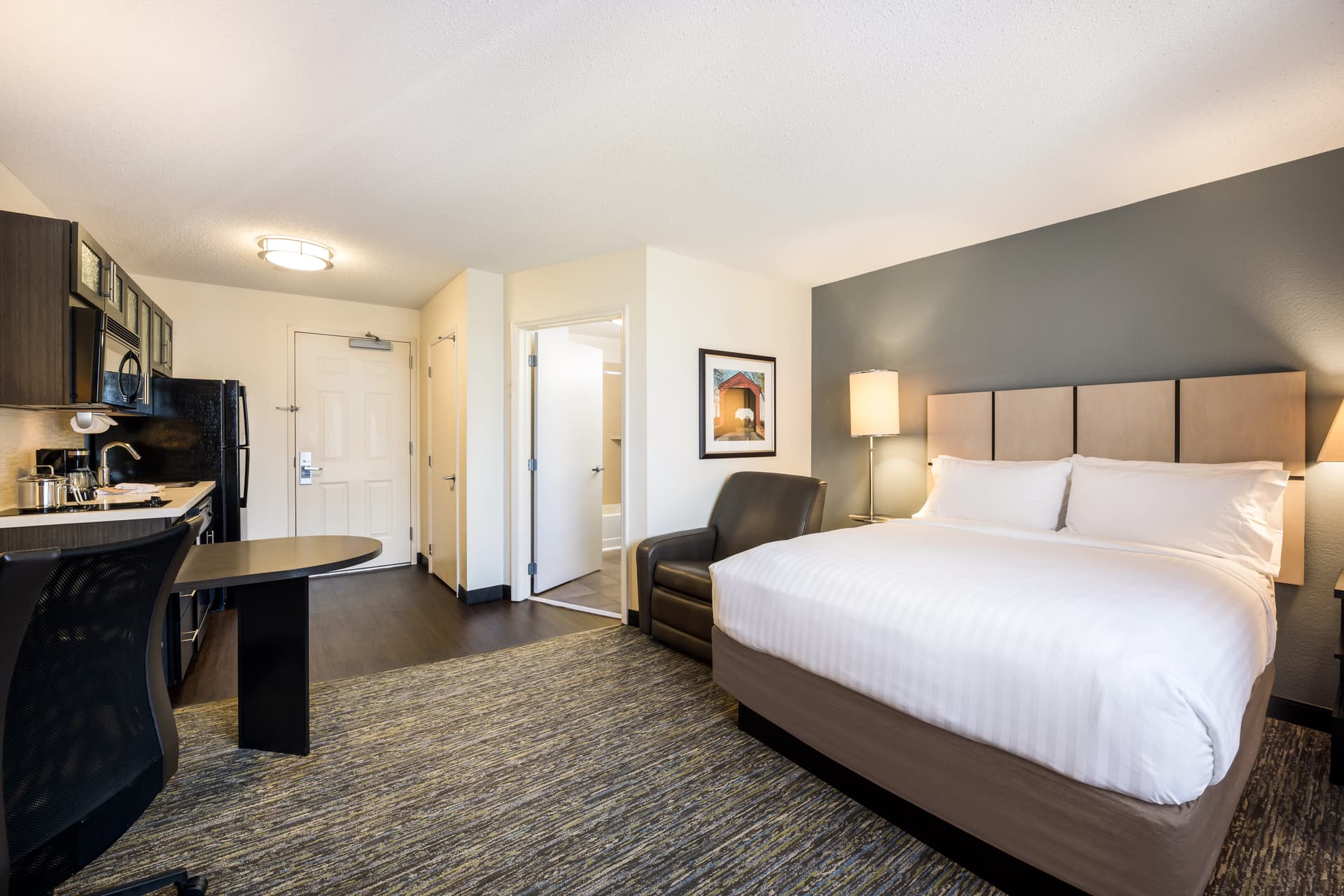 Sonesta Simply Suites Charlotte University