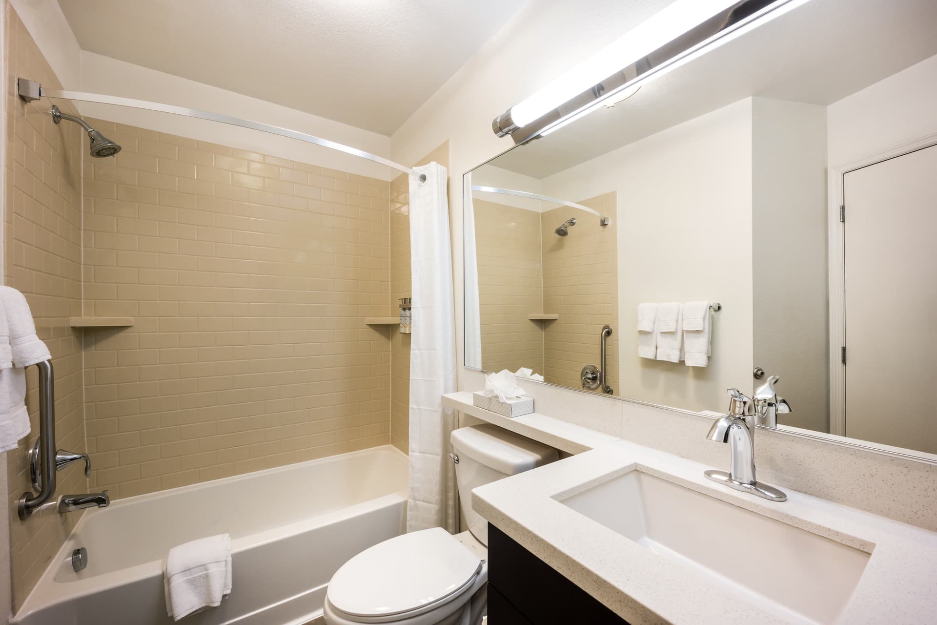 Sonesta Simply Suites Detroit Warren