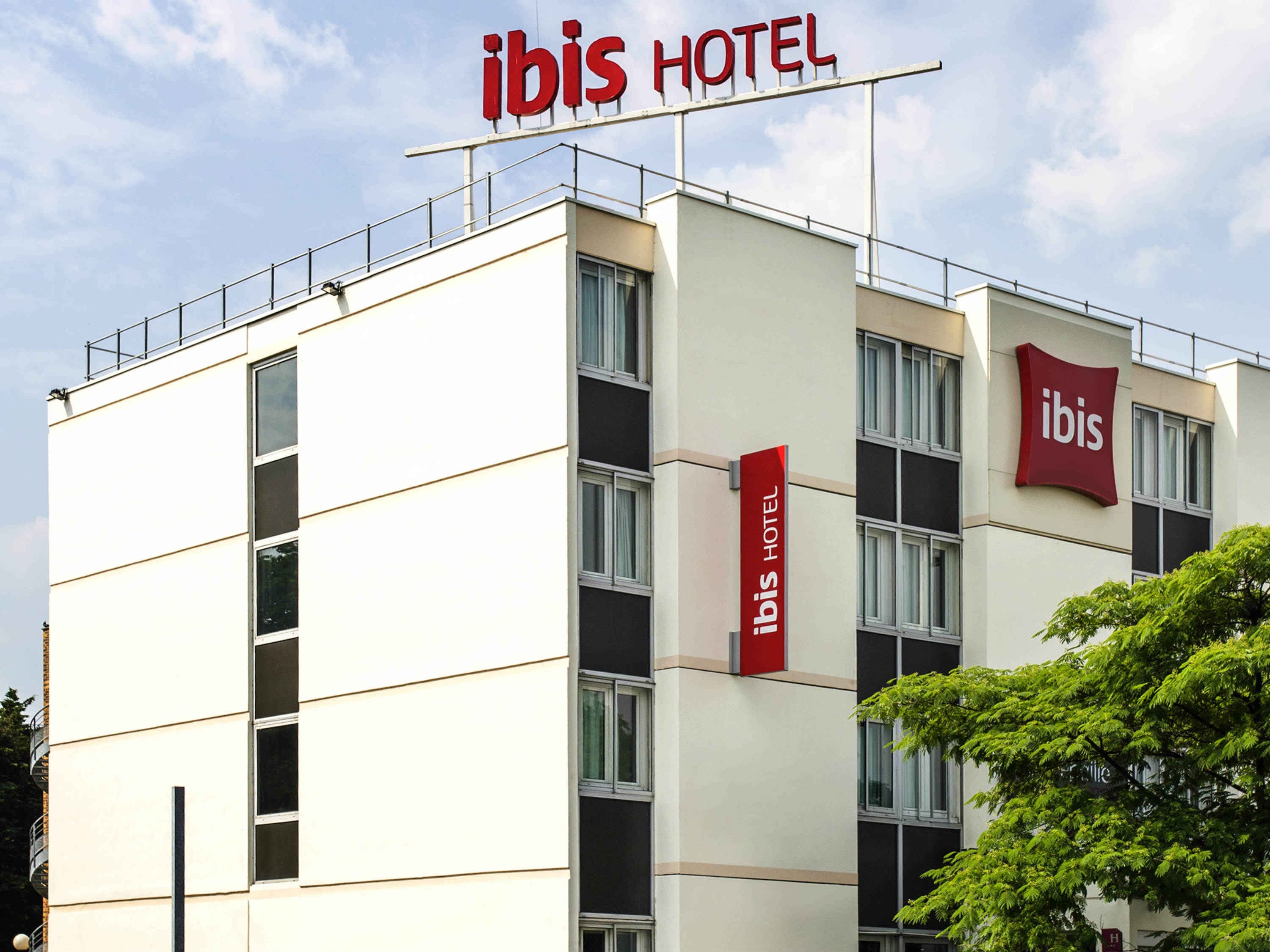 ibis Saint Denis Stade Ouest