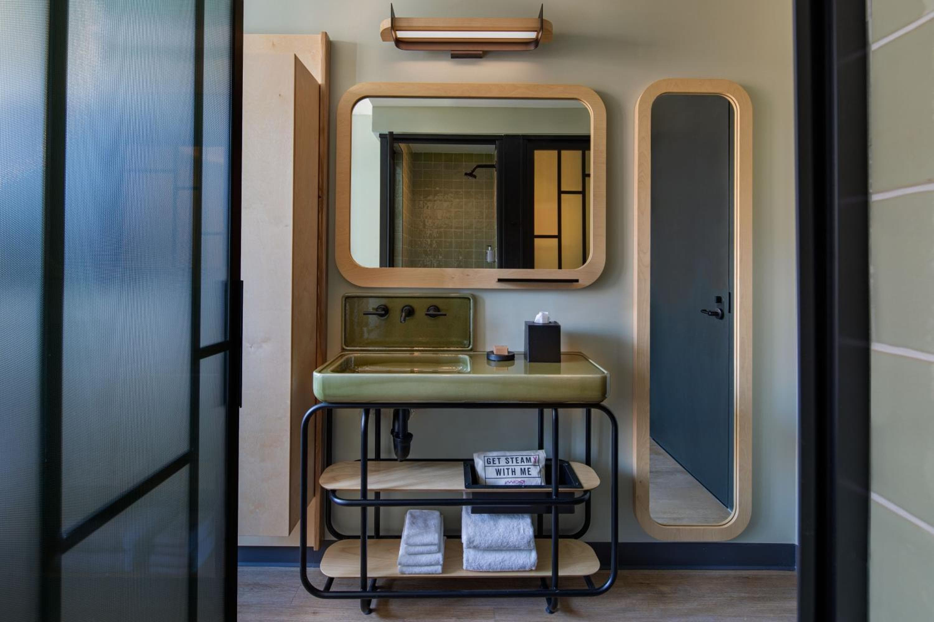 Moxy Brooklyn Williamsburg