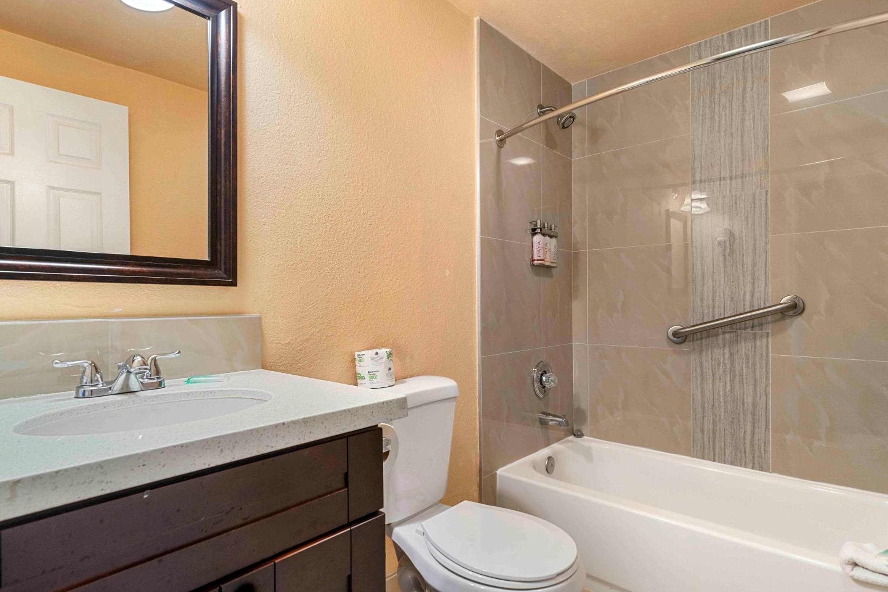 Lemon Tree Hotel and Suites