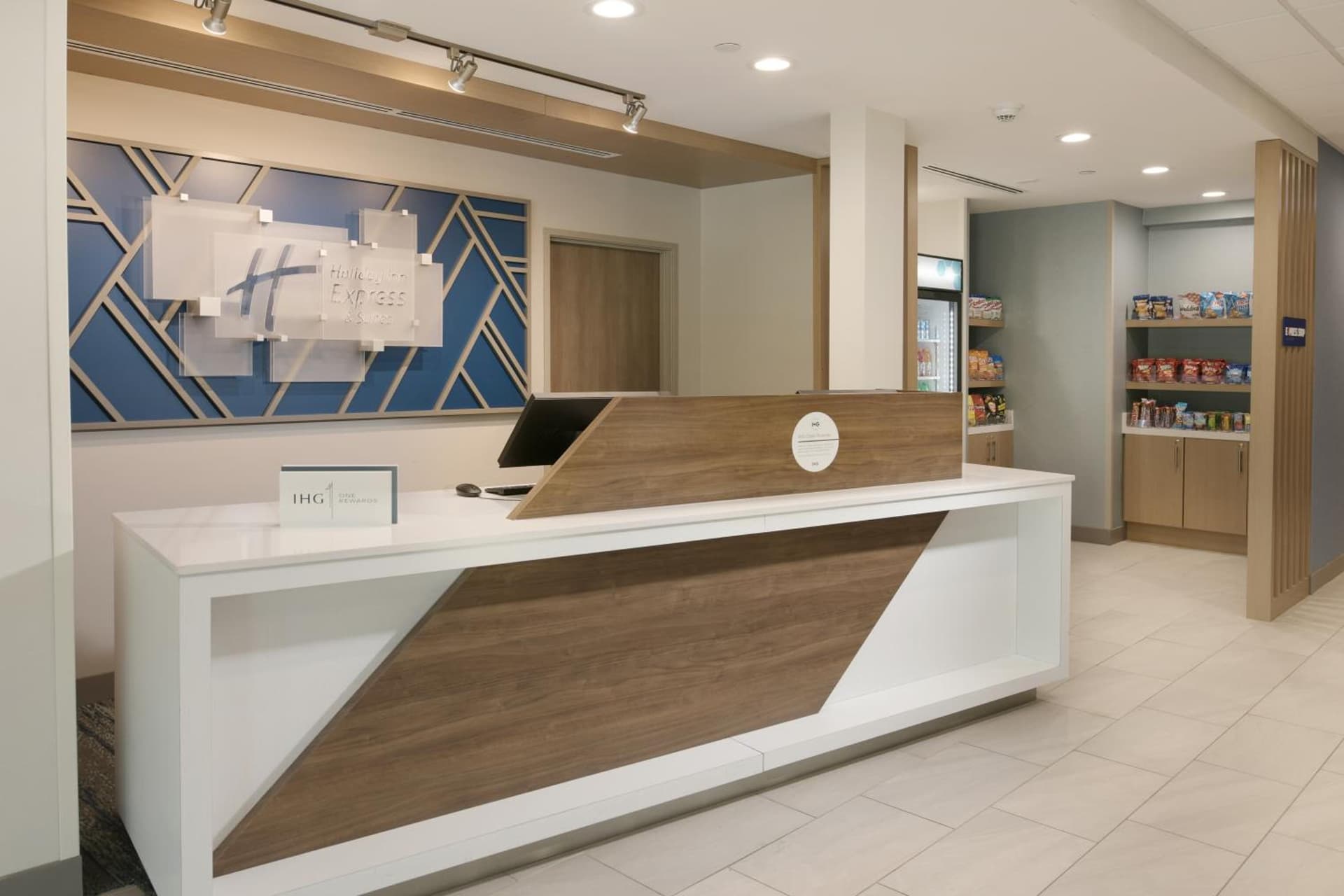 Holiday Inn Express & Suites - Williamstown - Glassboro, an IHG Hotel