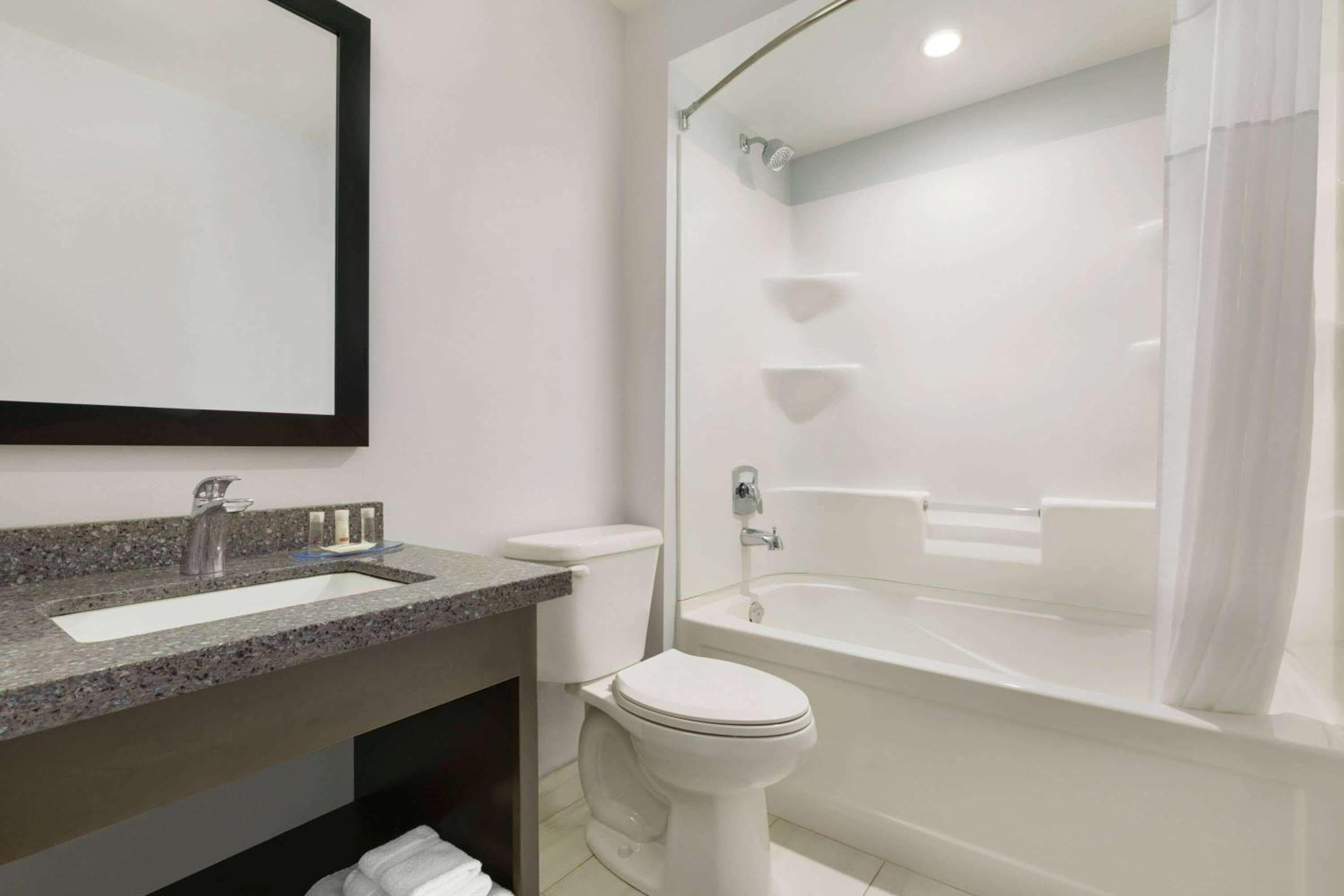 Days Inn by Wyndham Sarnia Harbourfront