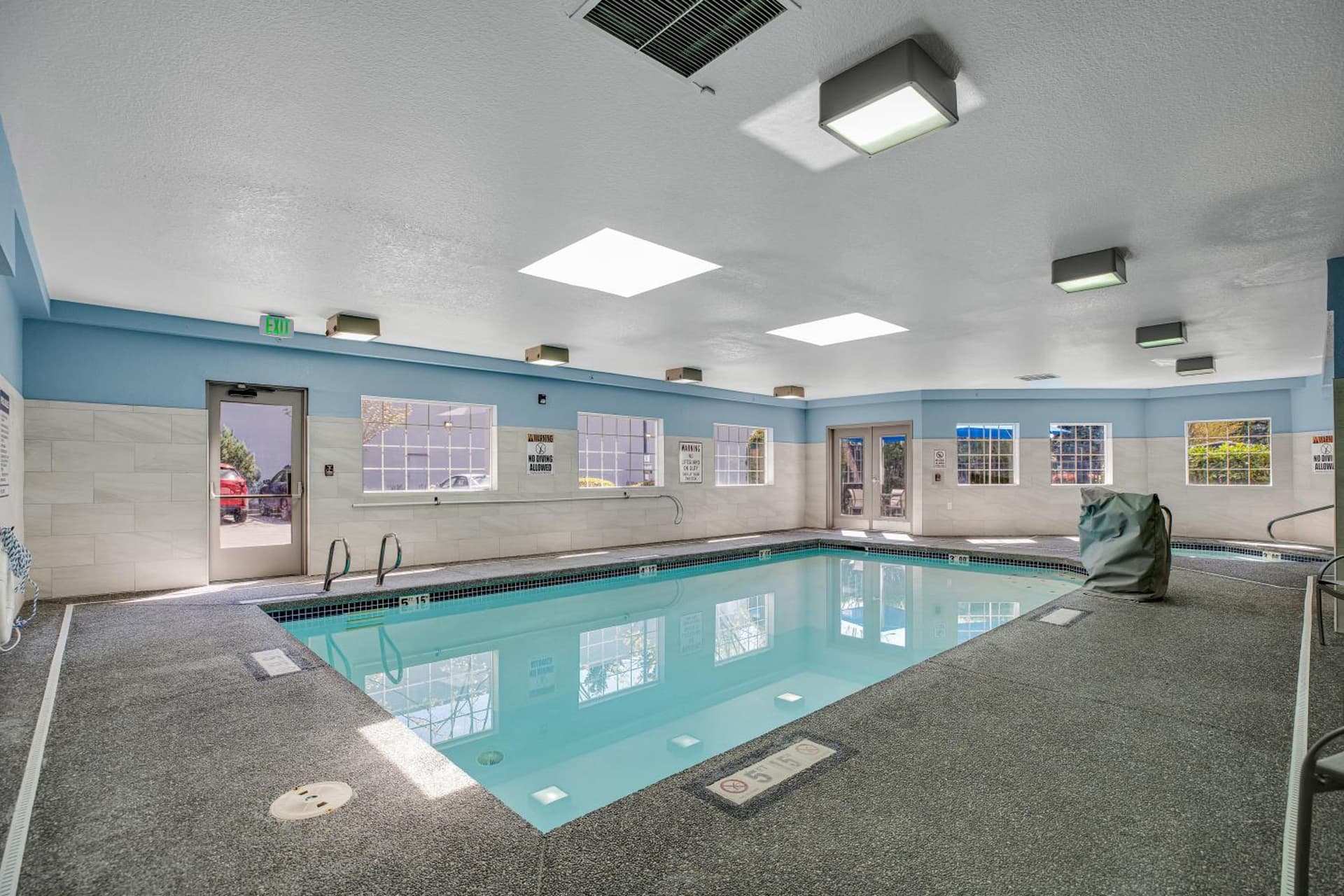 Holiday Inn Express Hotel & Suites Portland - Jantzen Beach, an IHG Hotel