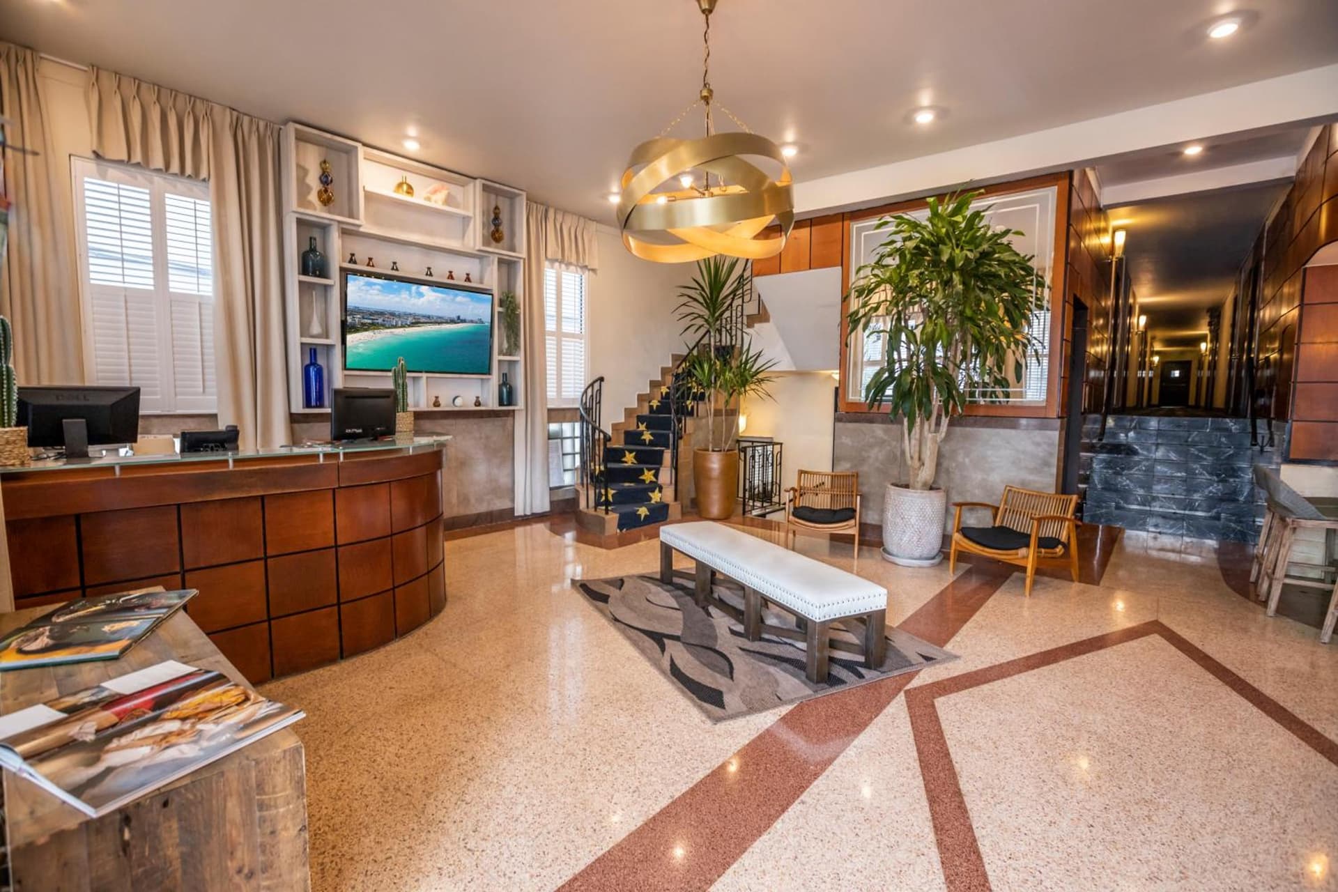 Chesterfield Hotel & Suites