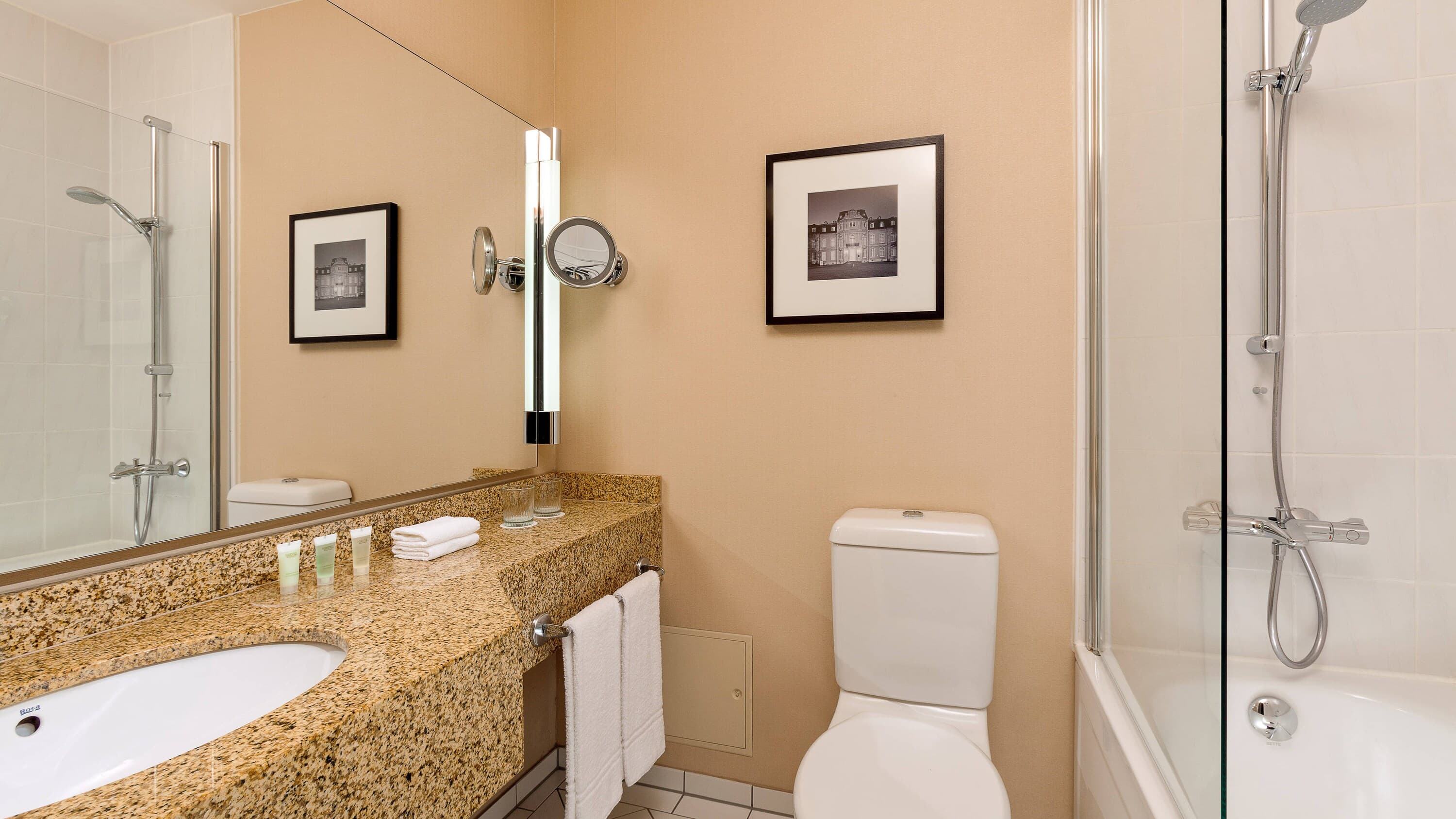 Courtyard by Marriott Düsseldorf Seestern