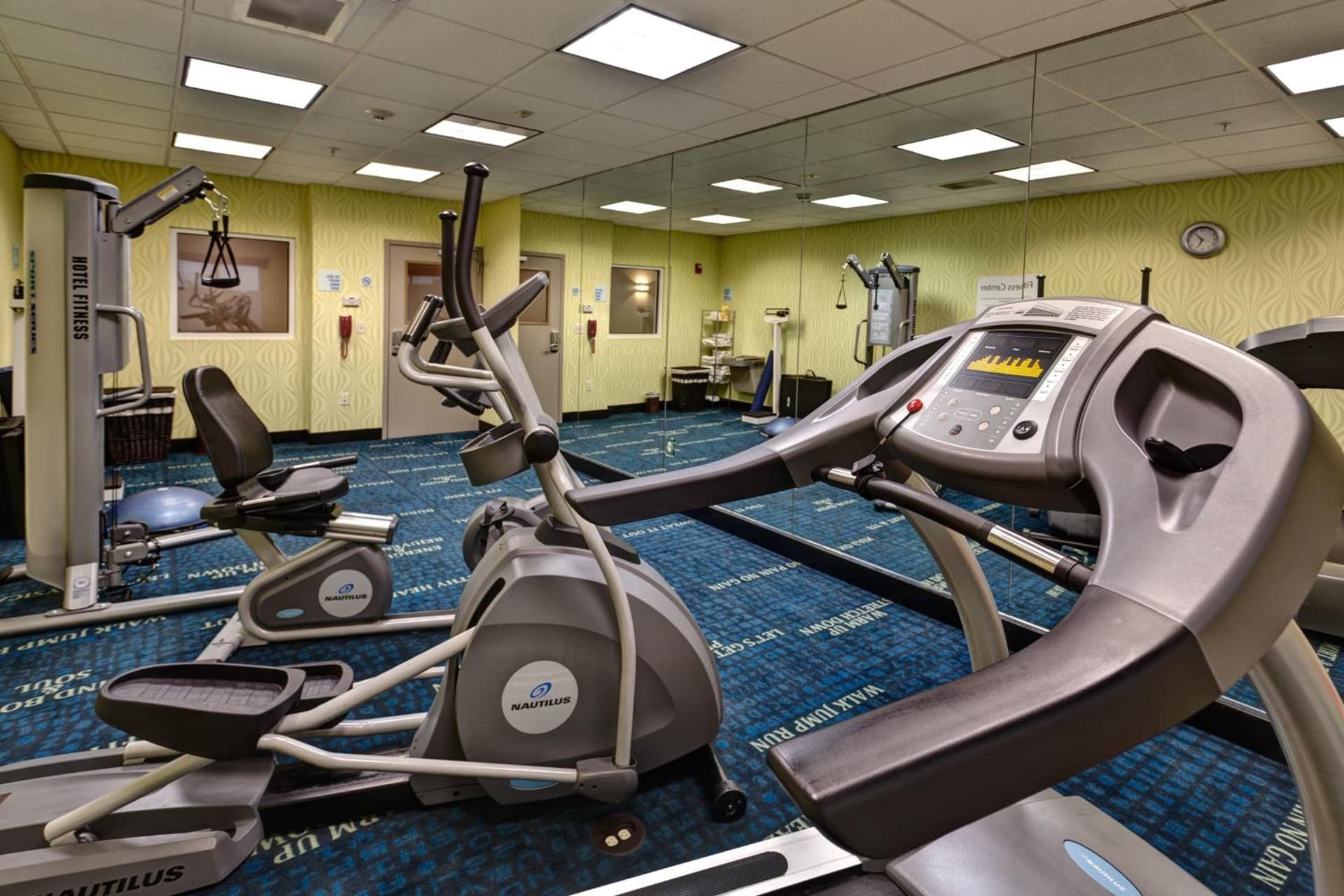 Holiday Inn Express & Suites Wichita Northwest Maize K-96