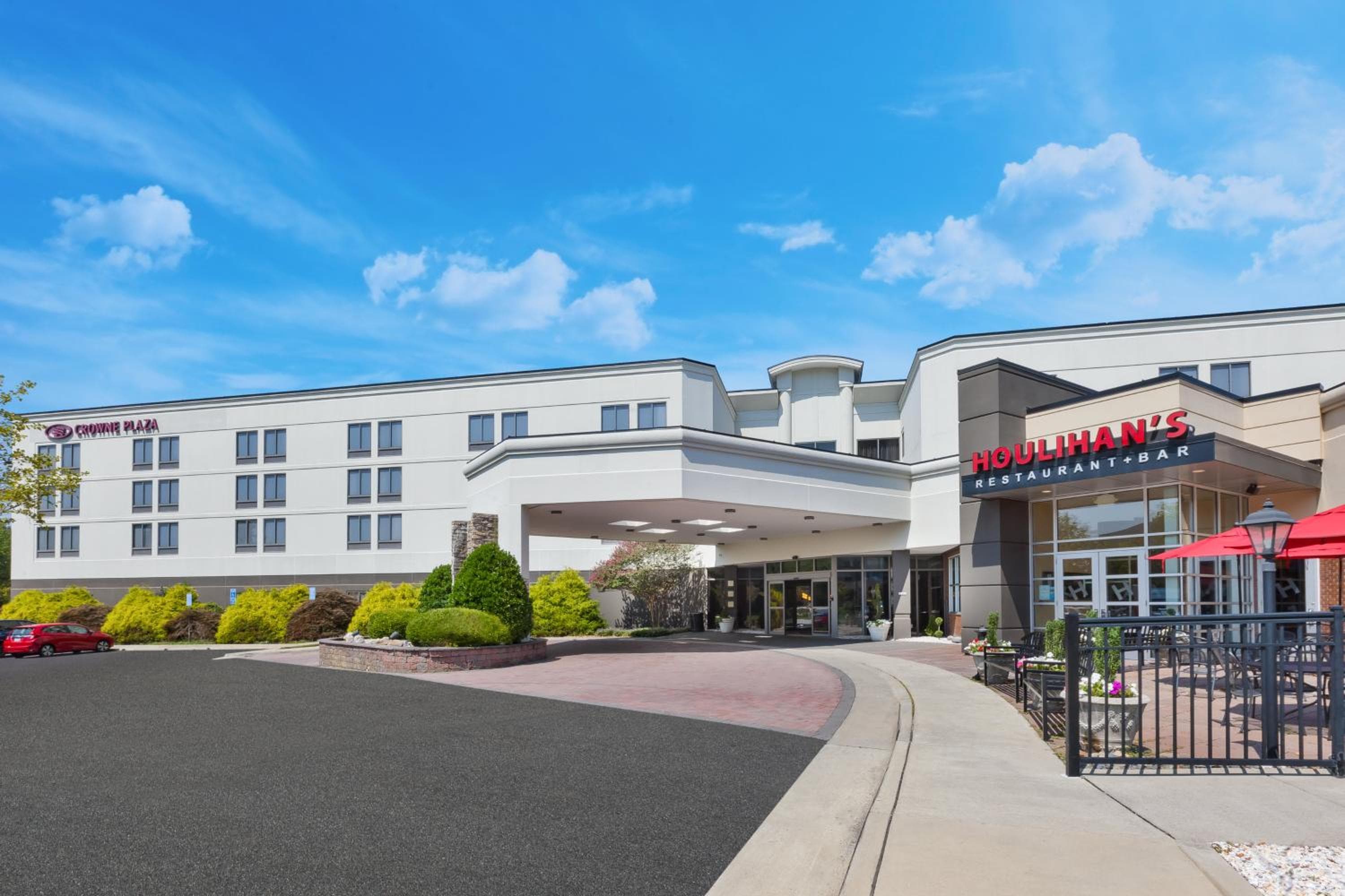 Crowne Plaza Dulles Airport by IHG