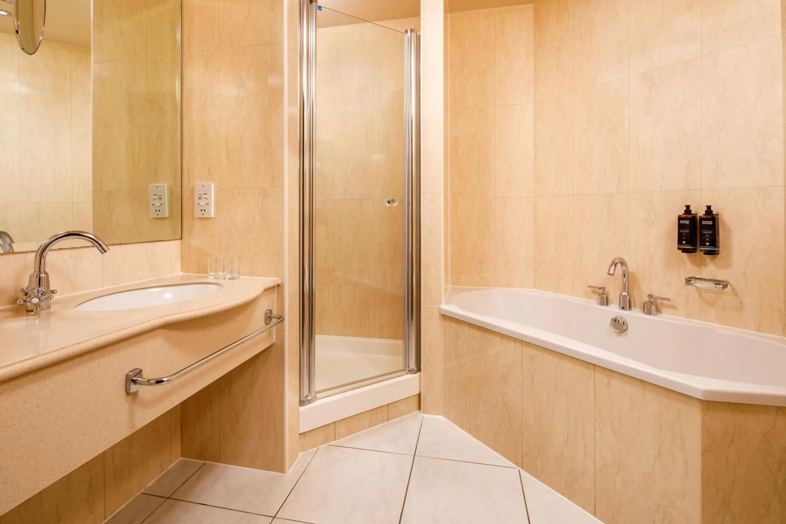 Holland House Hotel Cardiff By Sunday