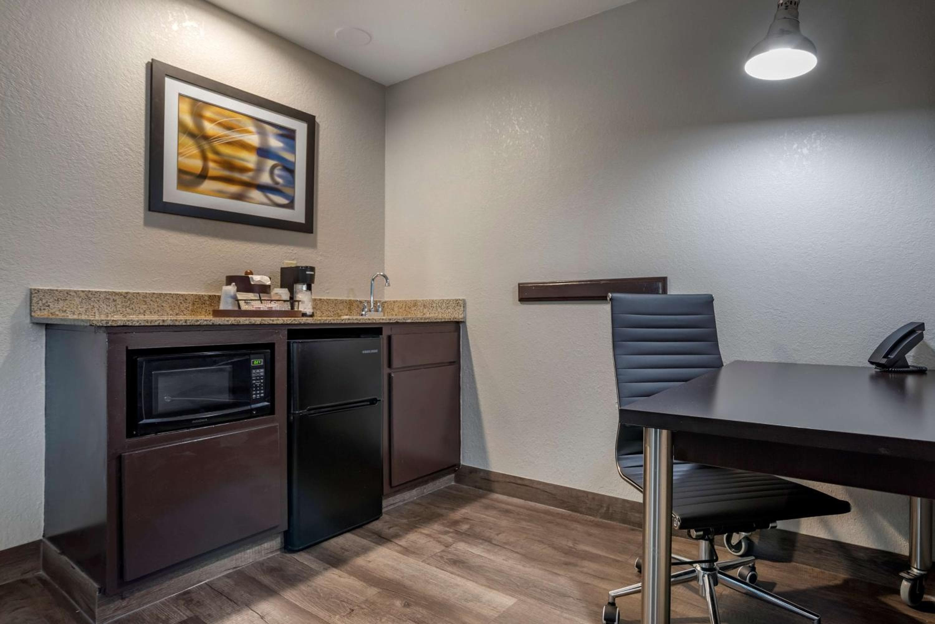 Best Western Carlton Suites