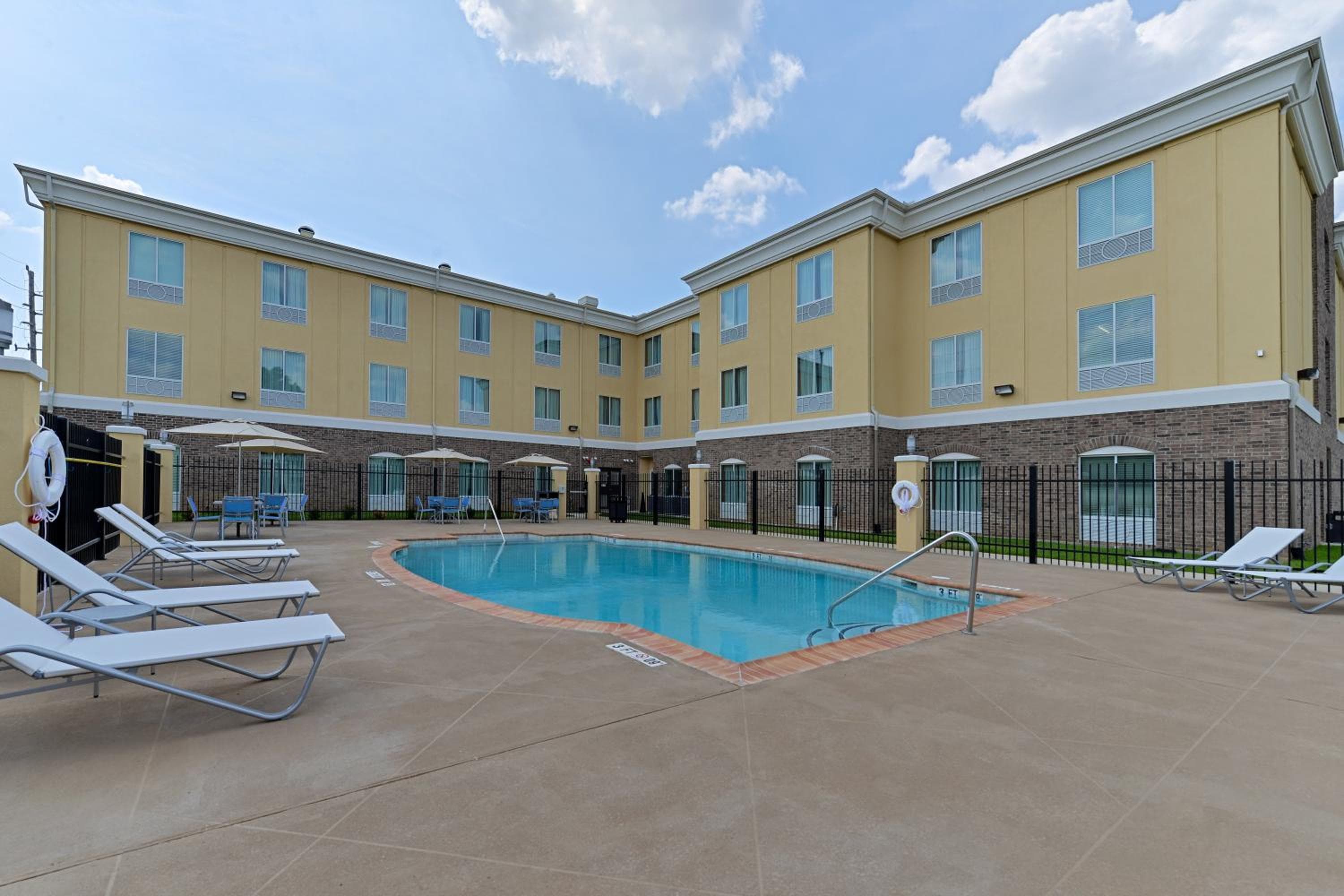 Holiday Inn Express & Suites - Houston NW - Tomball Area