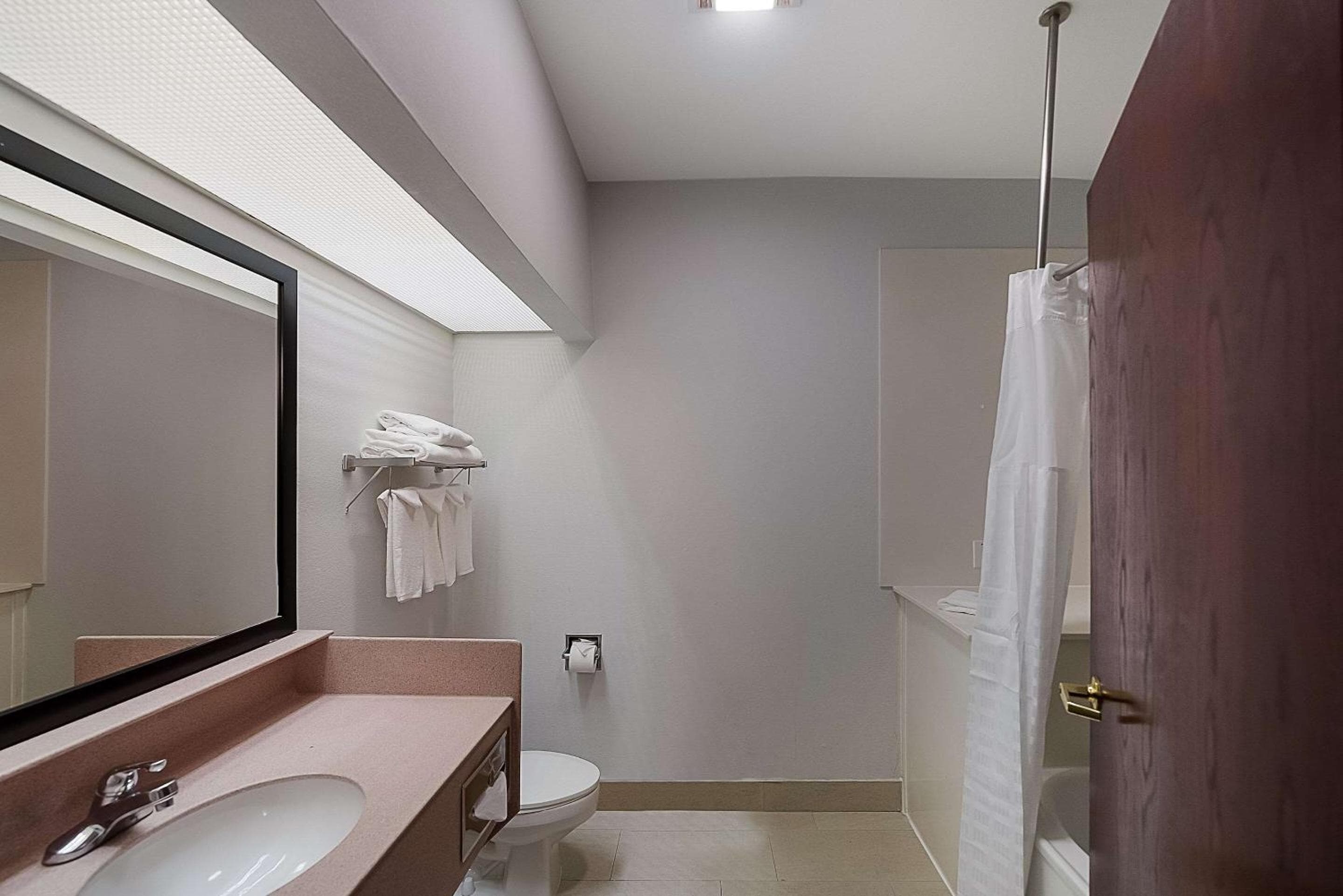 Quality Inn & Suites Irving DFW Airport South