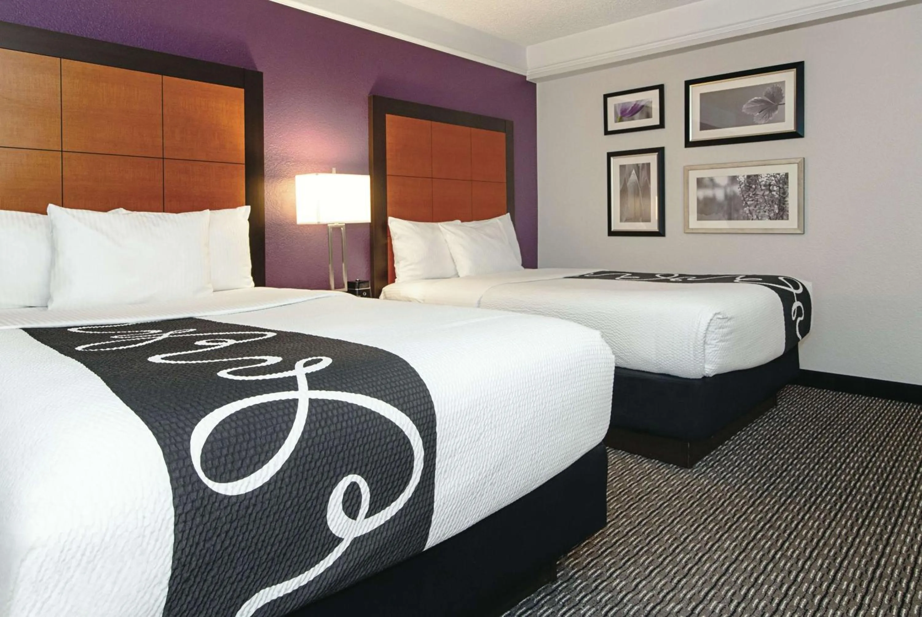 La Quinta Inn & Suites by Wyndham Ontario Airport