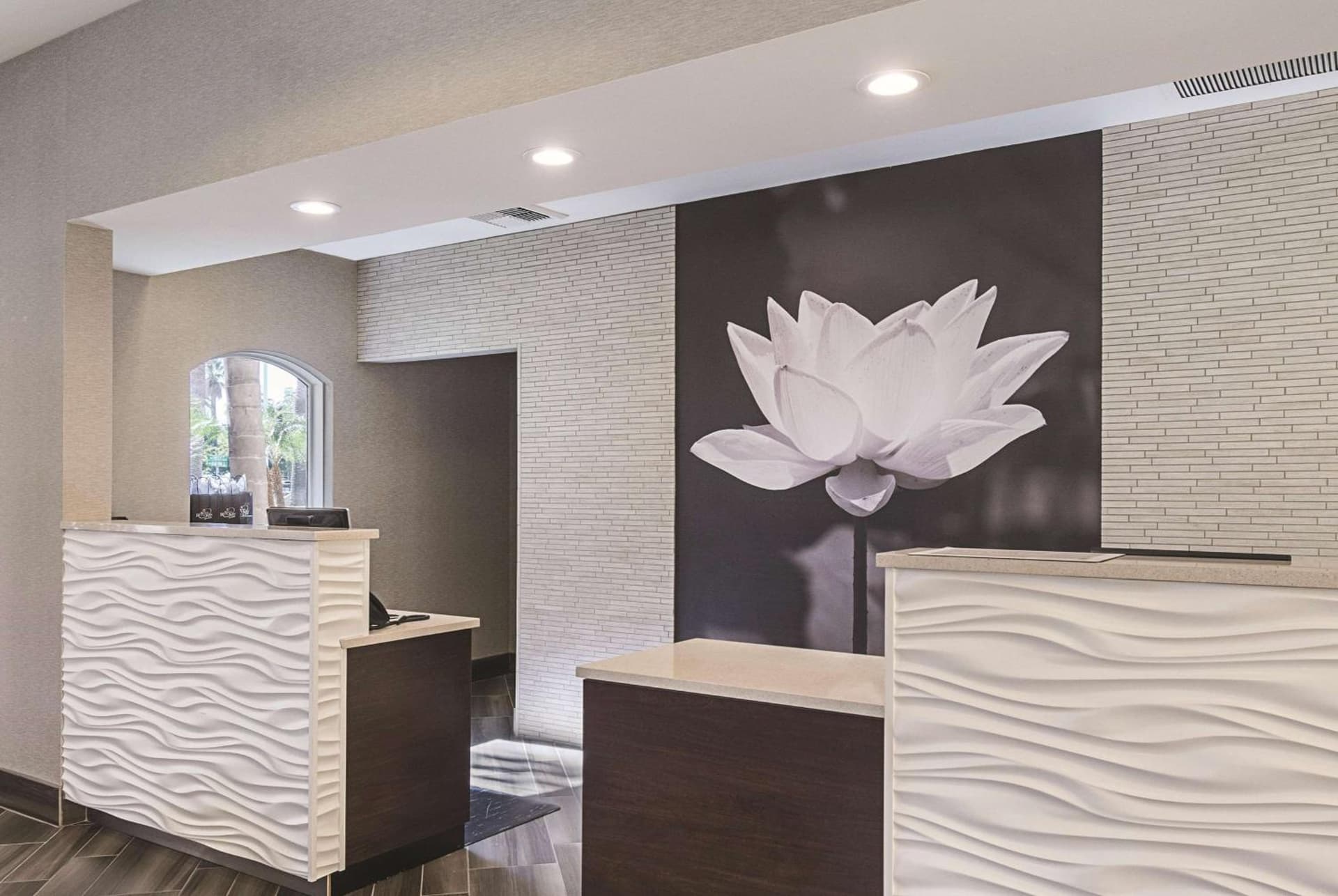 La Quinta Inn & Suites by Wyndham Ontario Airport