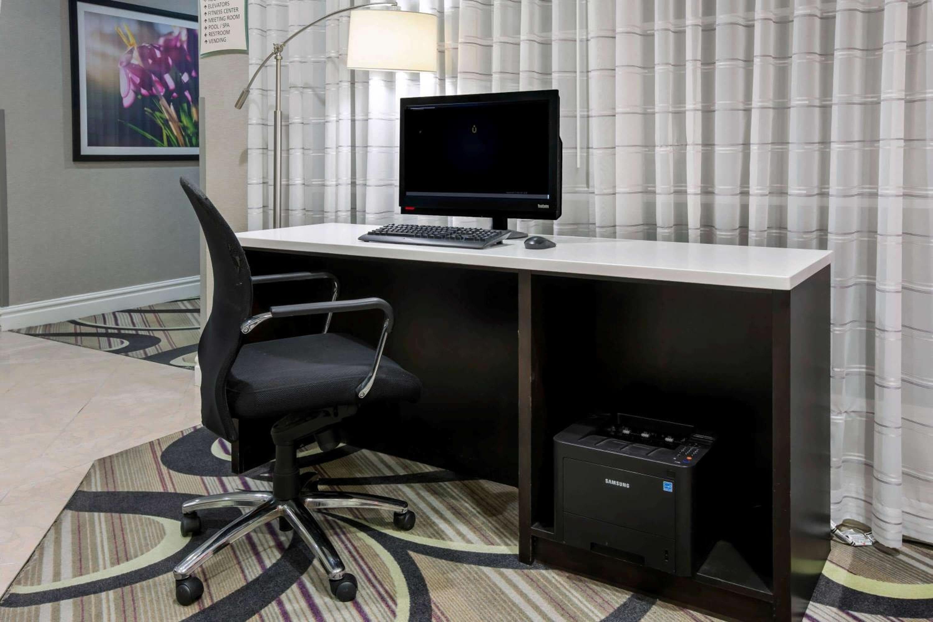 LaQuinta By Wyndham Dallas Arlington South