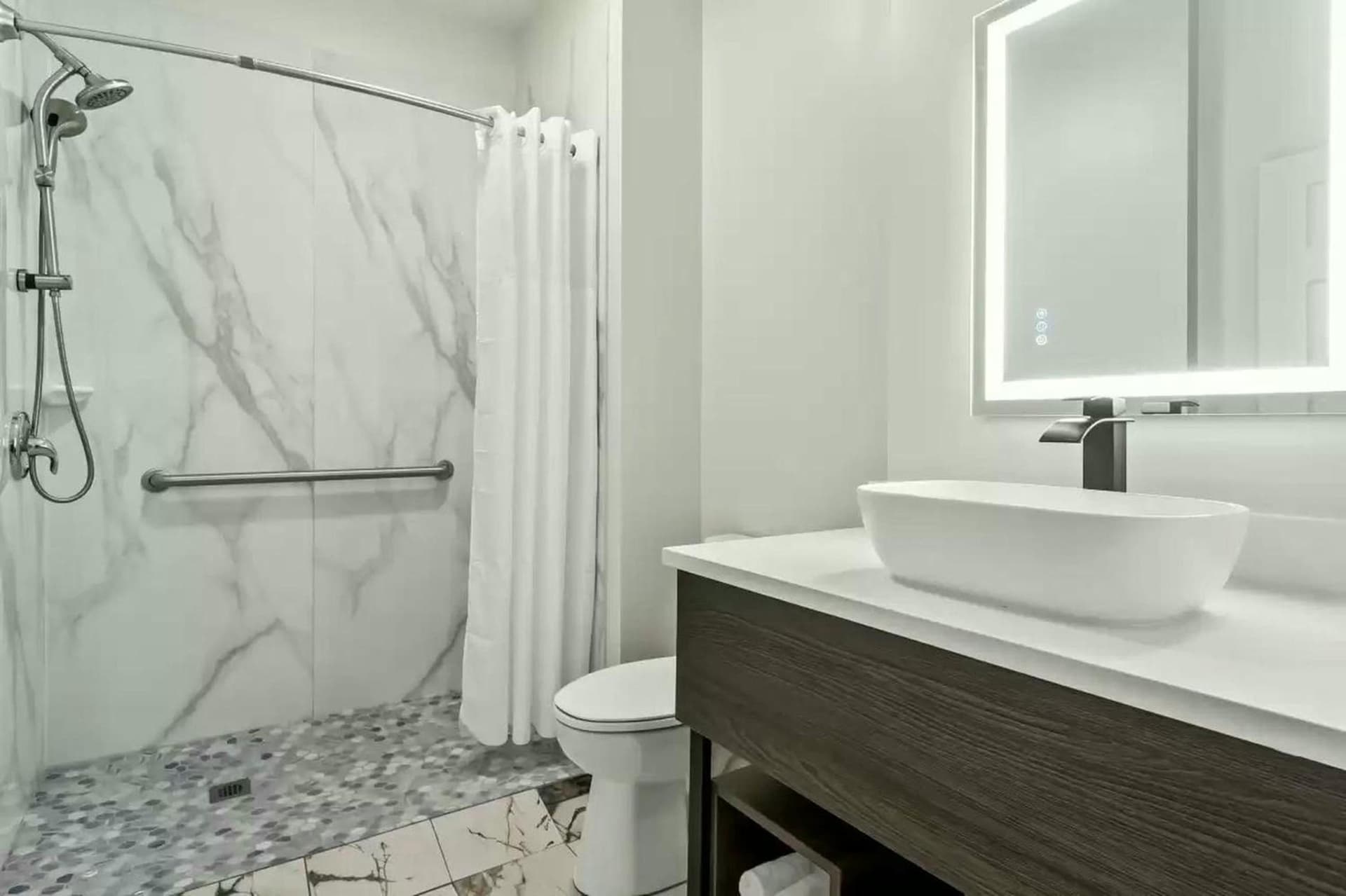 Quality Inn & Suites Columbia Harbison