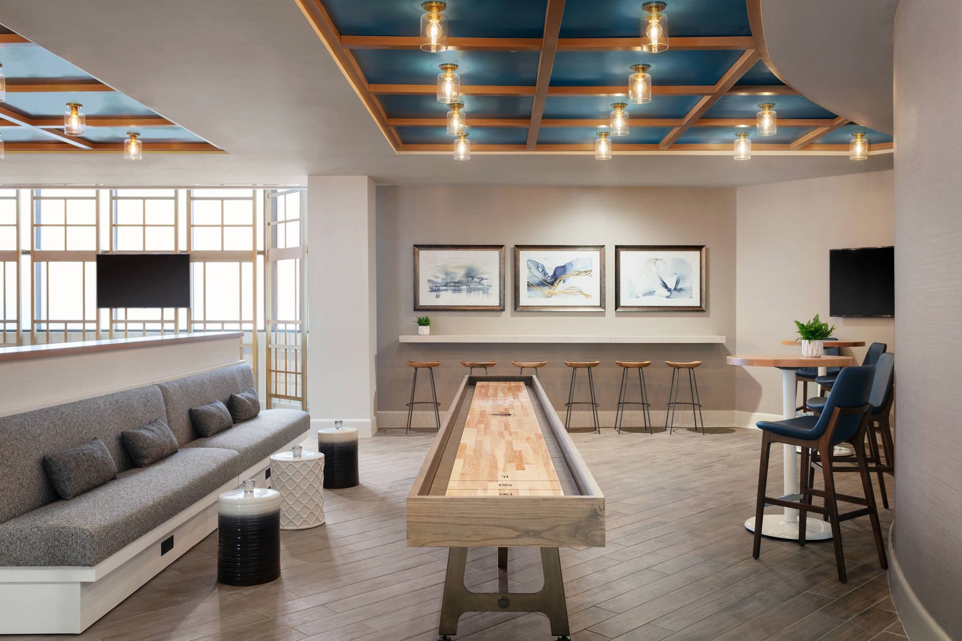 Delta Hotels by Marriott Virginia Beach Waterfront Suites