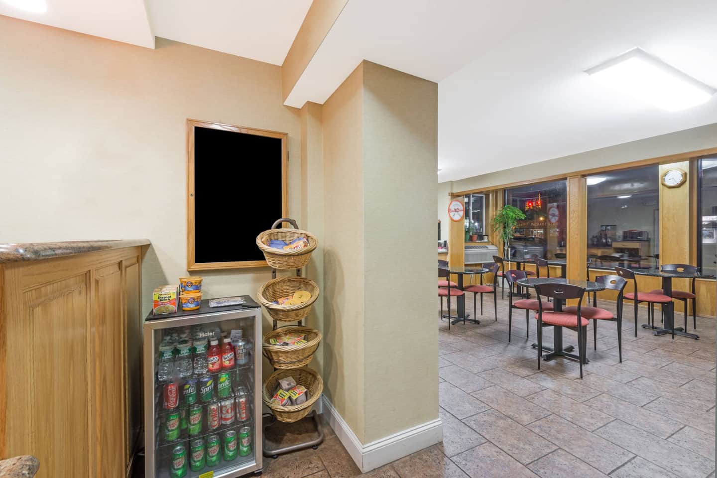 Howard Johnson by Wyndham Hartford South – Rocky Hill