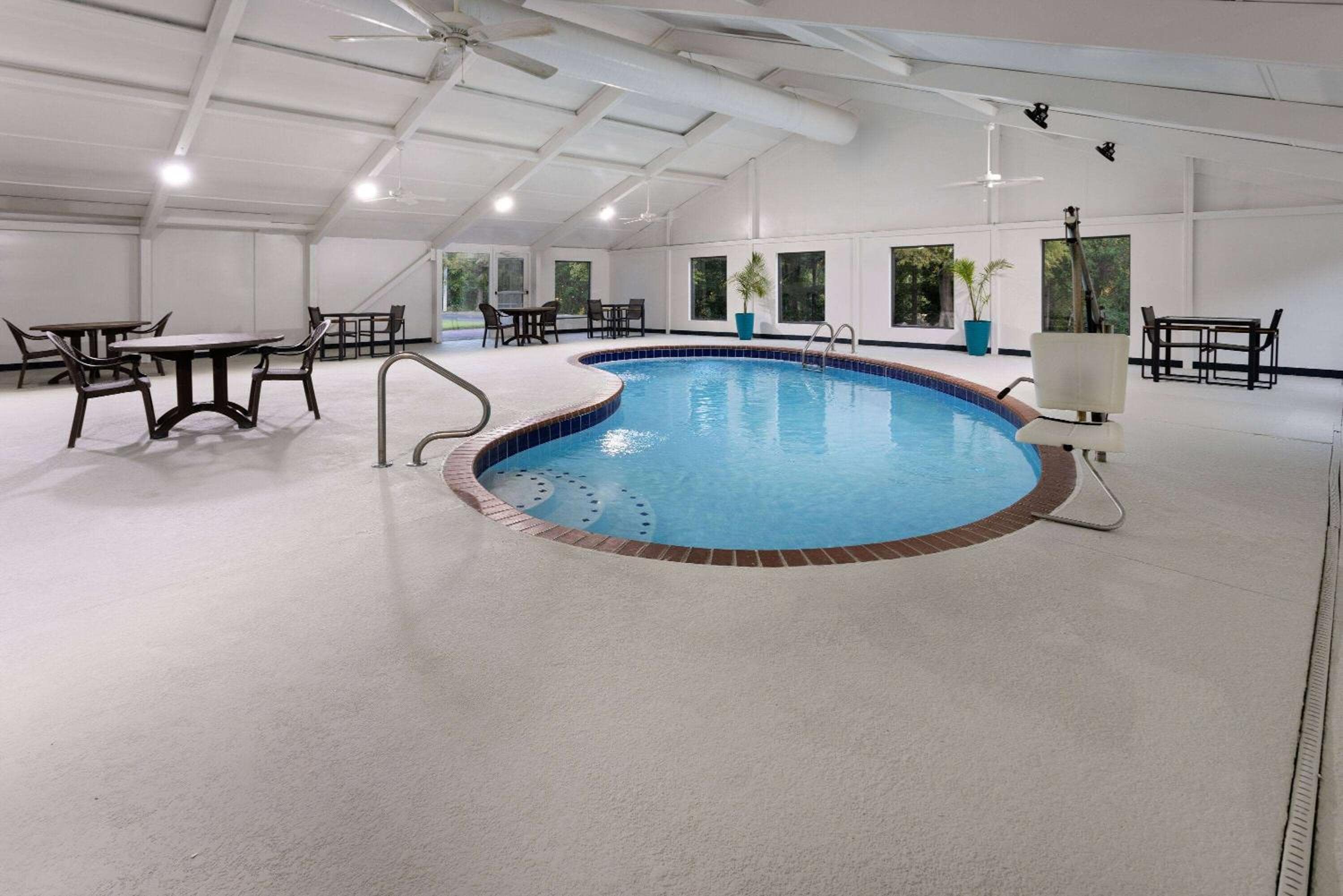 La Quinta Inn & Suites by Wyndham Memphis I-240